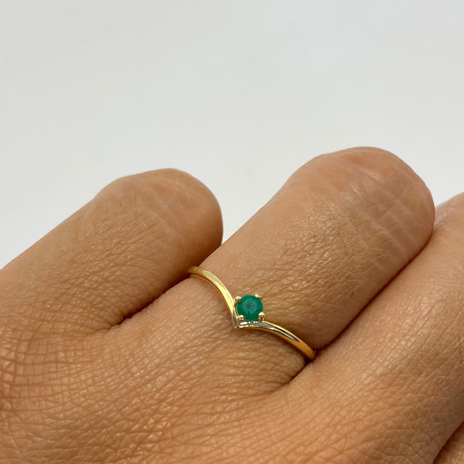 Anillo solitario esmeralda 0.15qt  Oro amarillo / Talla 6 / 1 Gr