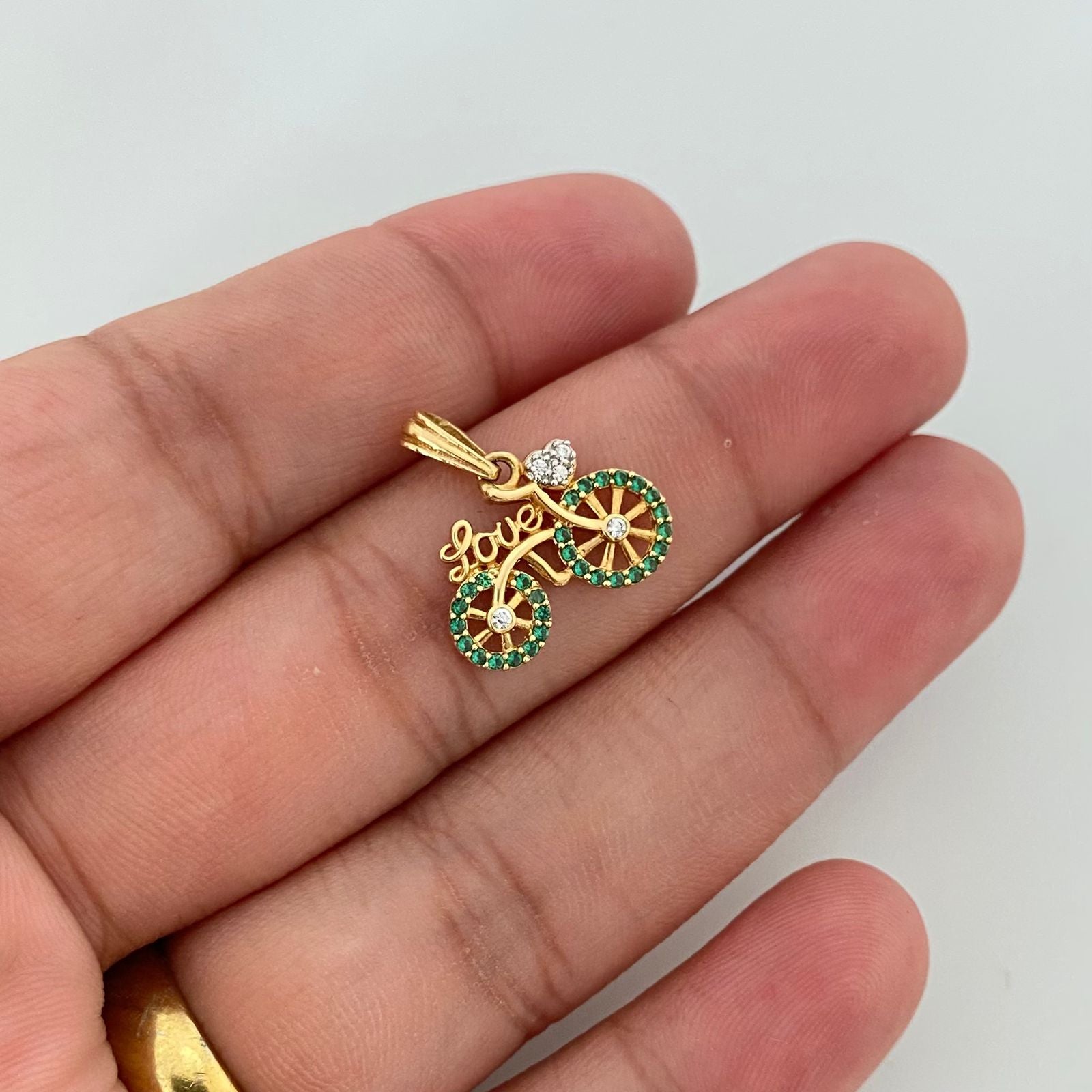 Dije bicicleta circones verdes Oro amarillo 18k 1,35 Gr / 1,8 Cm