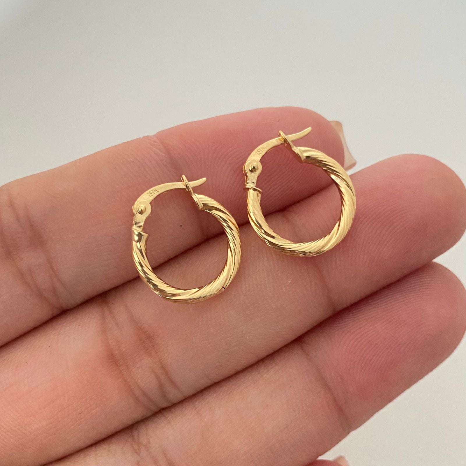 Candonga entorchada Oro amarillo 18k 1,10 Gr / 1,5 Cm