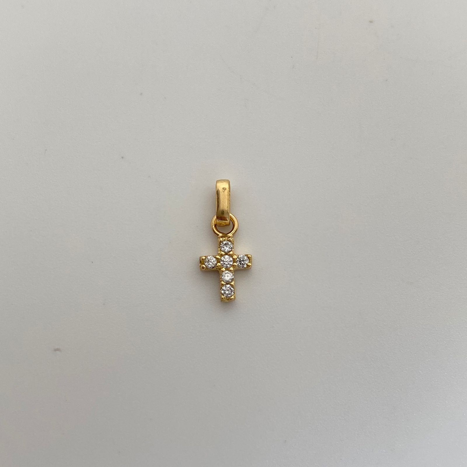 Dije Cruz Casting Oro amarillo 18k 0,85 Gr / 7,2 mm / 1,5 Cm