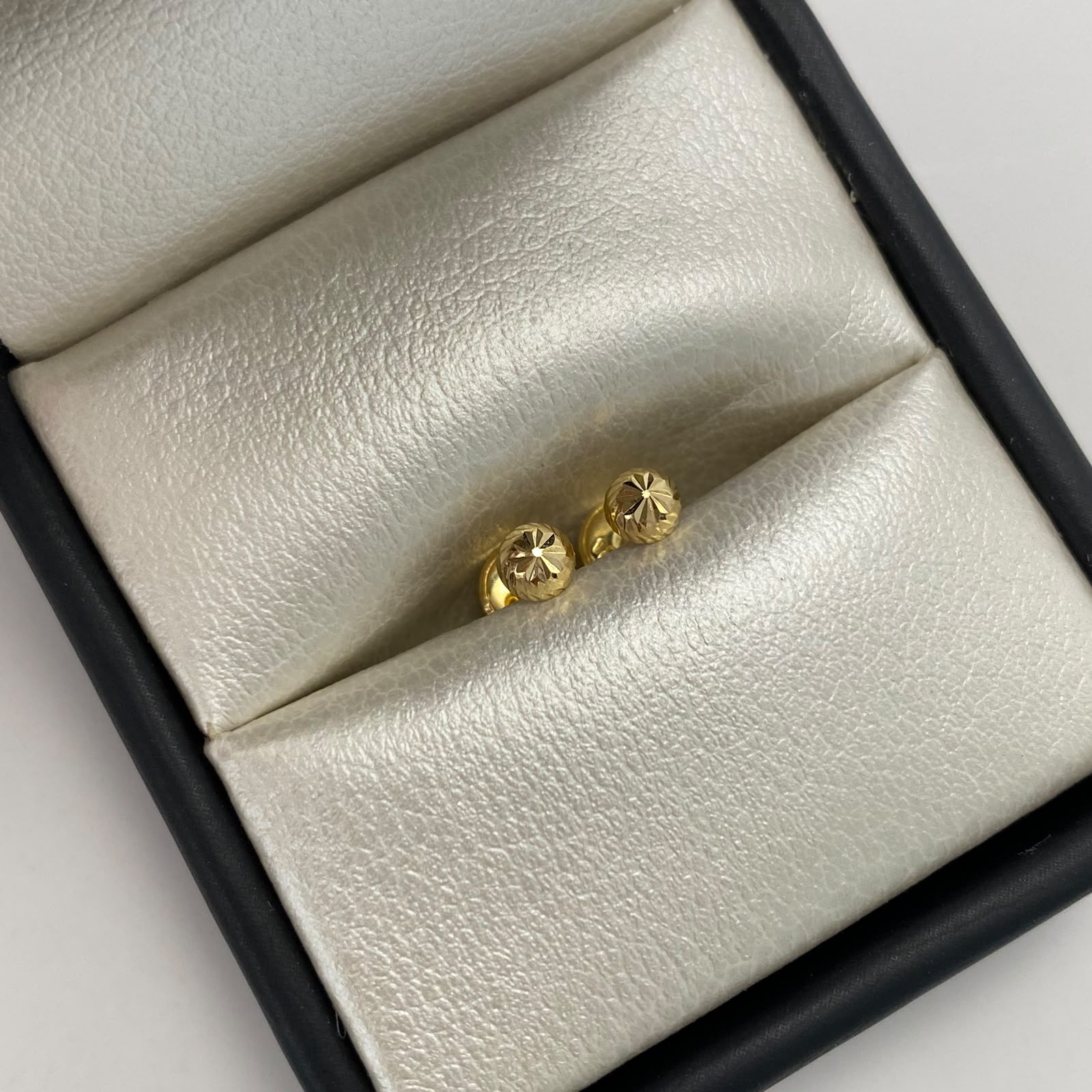 Topos media bola diamantado 4mm Oro amarillo 18k 0,45 Gr