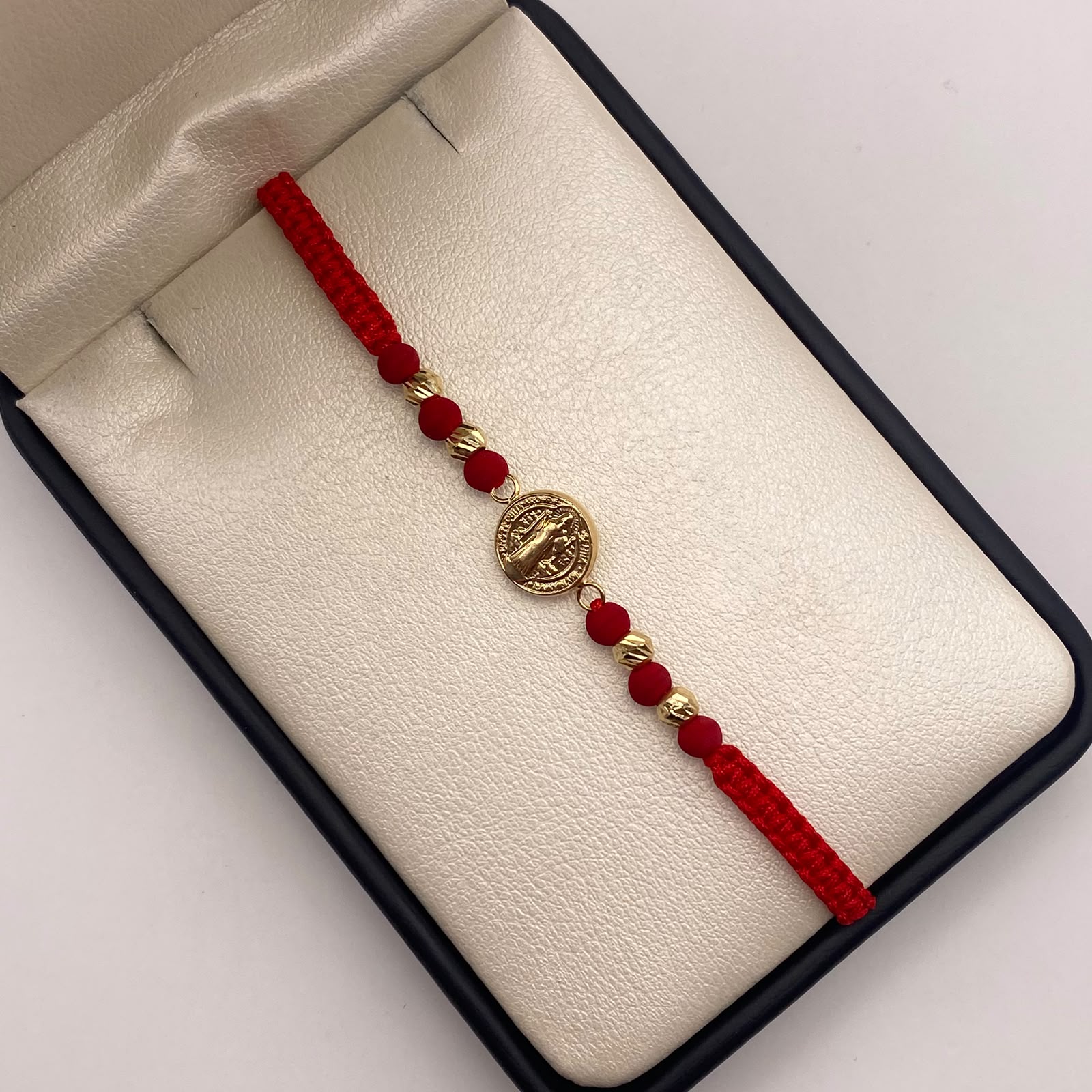 Pulsera tejida Herraje de san benito + bolas diamantadas 4mm  Oro amarillo 18k 0,7 Gr