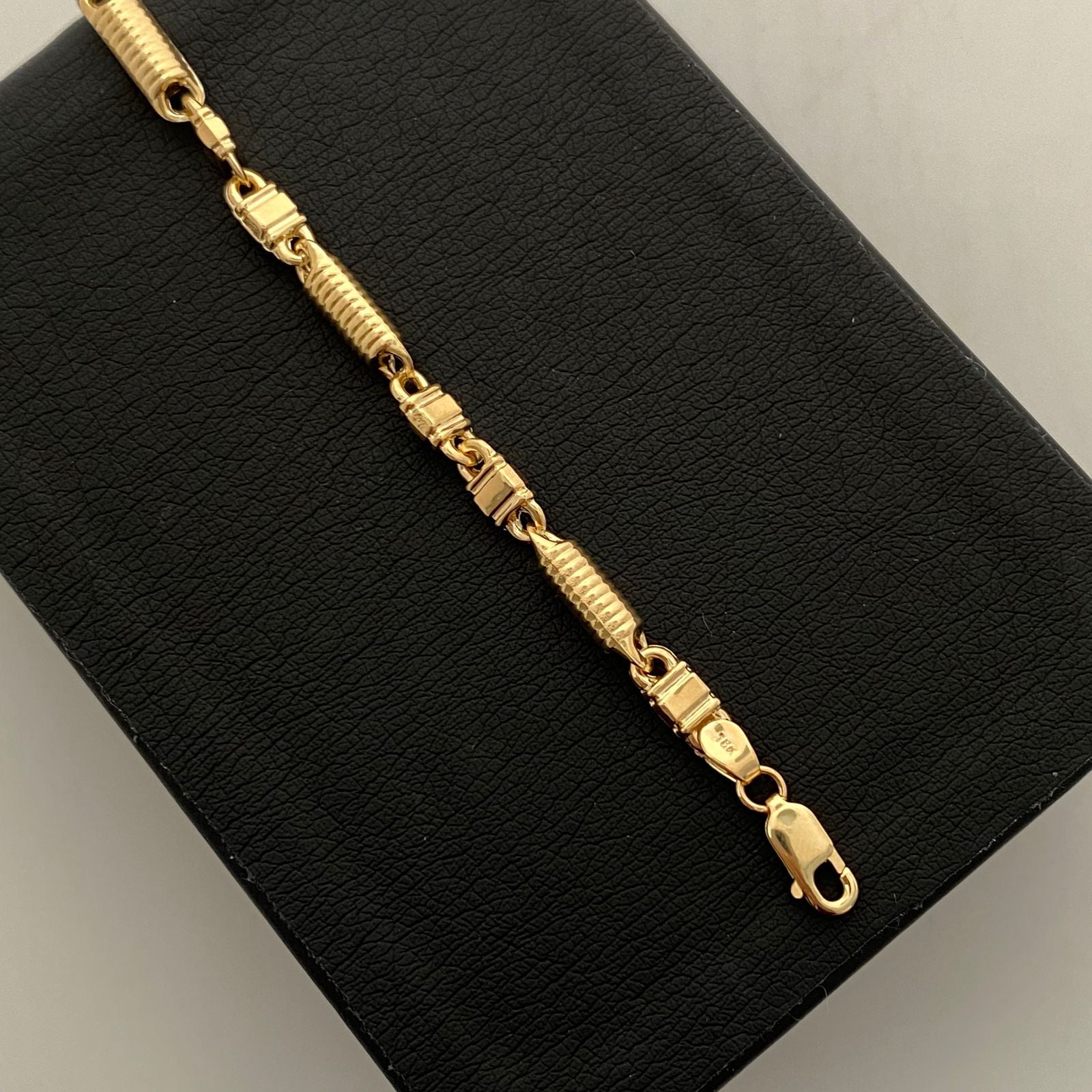Pulso Rustico Oro amarillo 18k +1 / 5,35 Gr / 4,5 mm / 20,5 Cm Broche 0,60