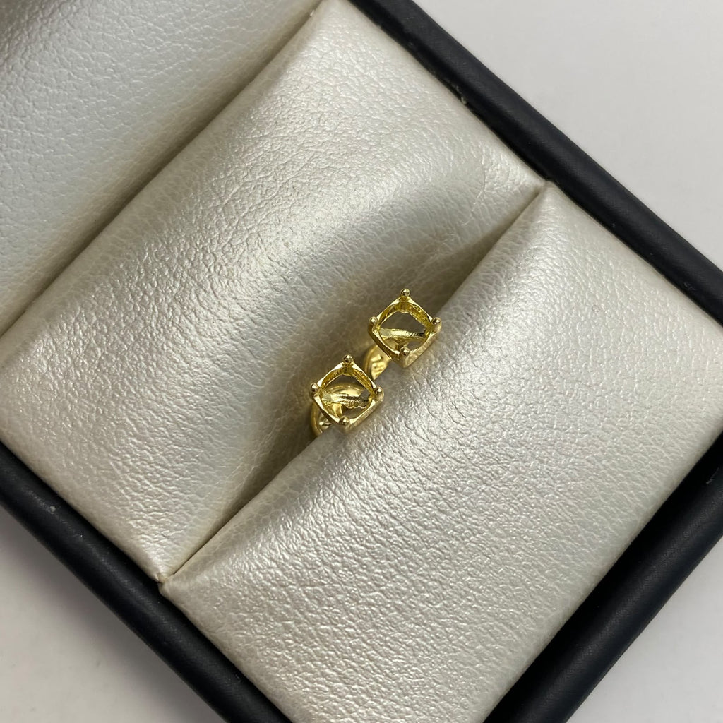 Topos chatones Oro amarillo 18k +3 / 0,7 Gr / 4,0 mm