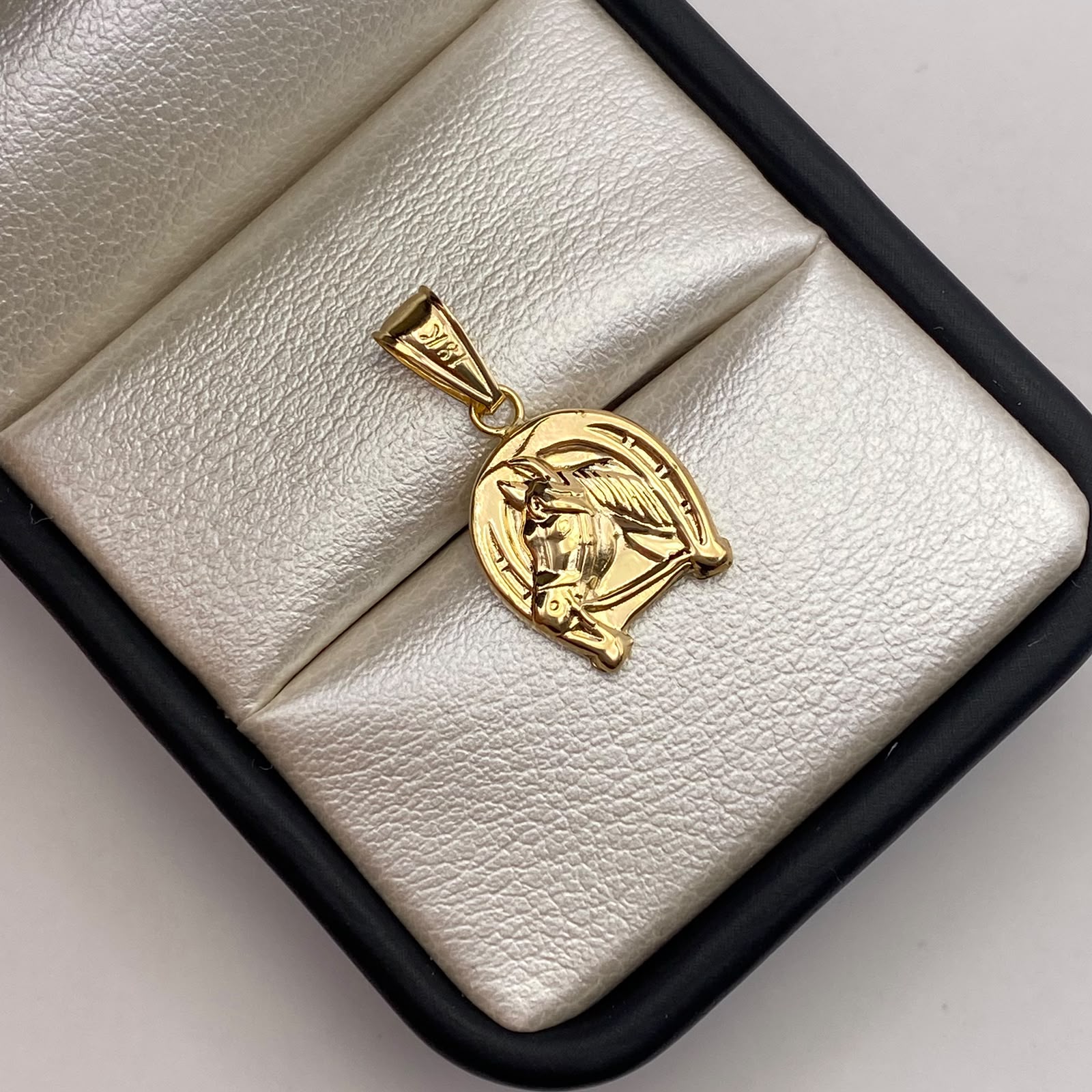 Dije Herradura caballo Oro amarillo 18k 0,91 Gr / 12,4 mm / 2,2 Cm