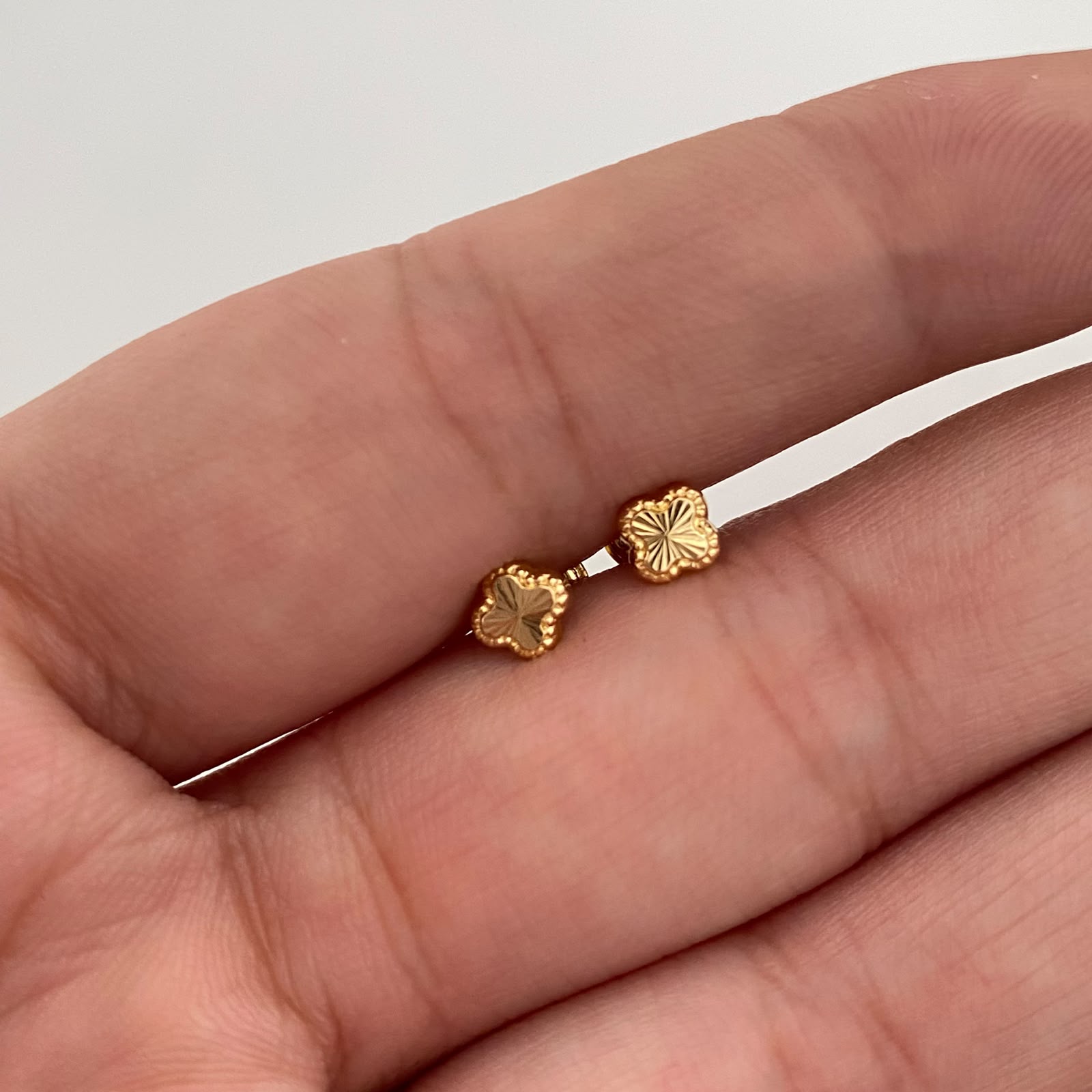 Topos Trebol diamantado Oro amarillo 18k 0,5 Gr / 4,4 mm
