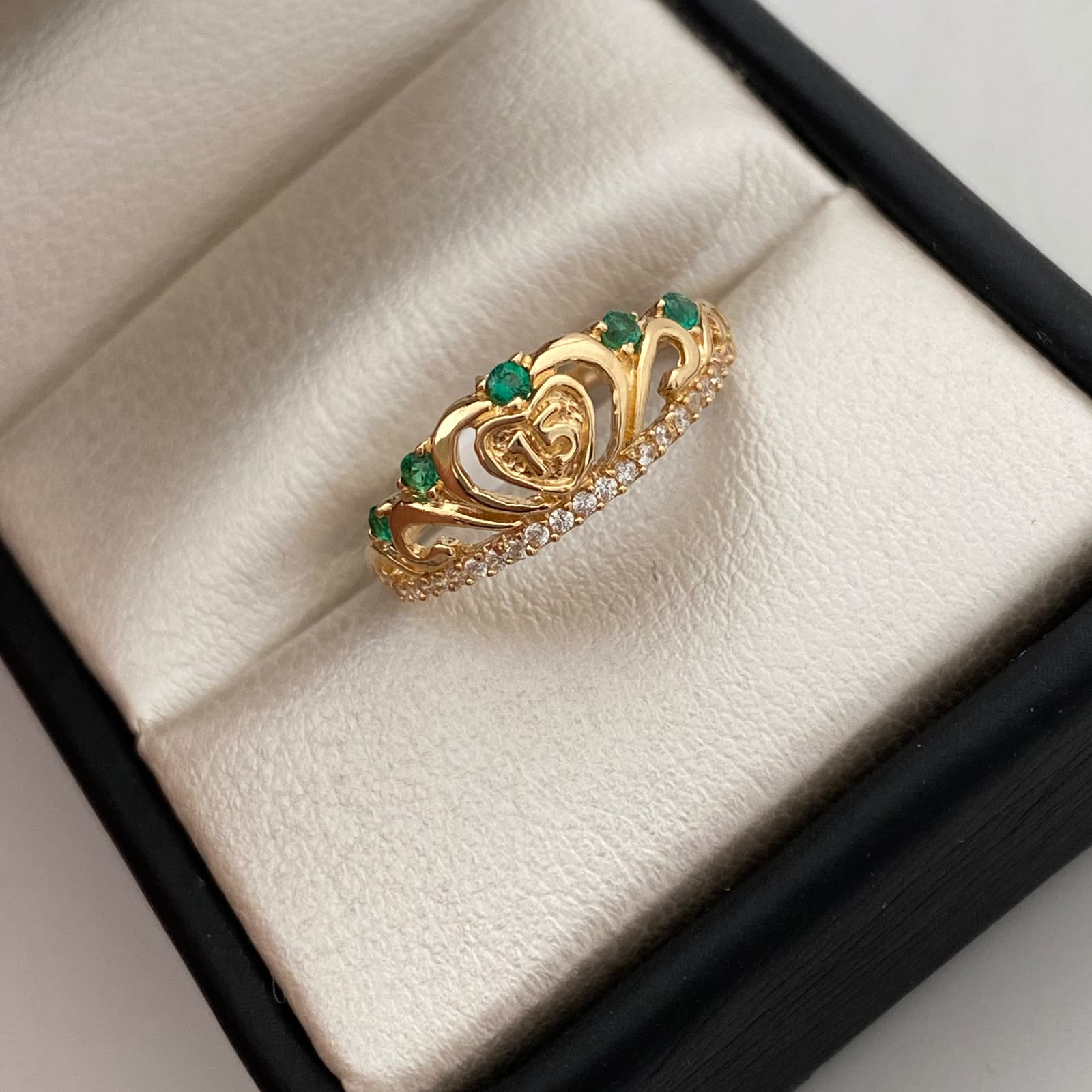 Anillo 15 Castin Verde y Blanco Oro amarillo 18k / Talla 7 / 2,15 Gr