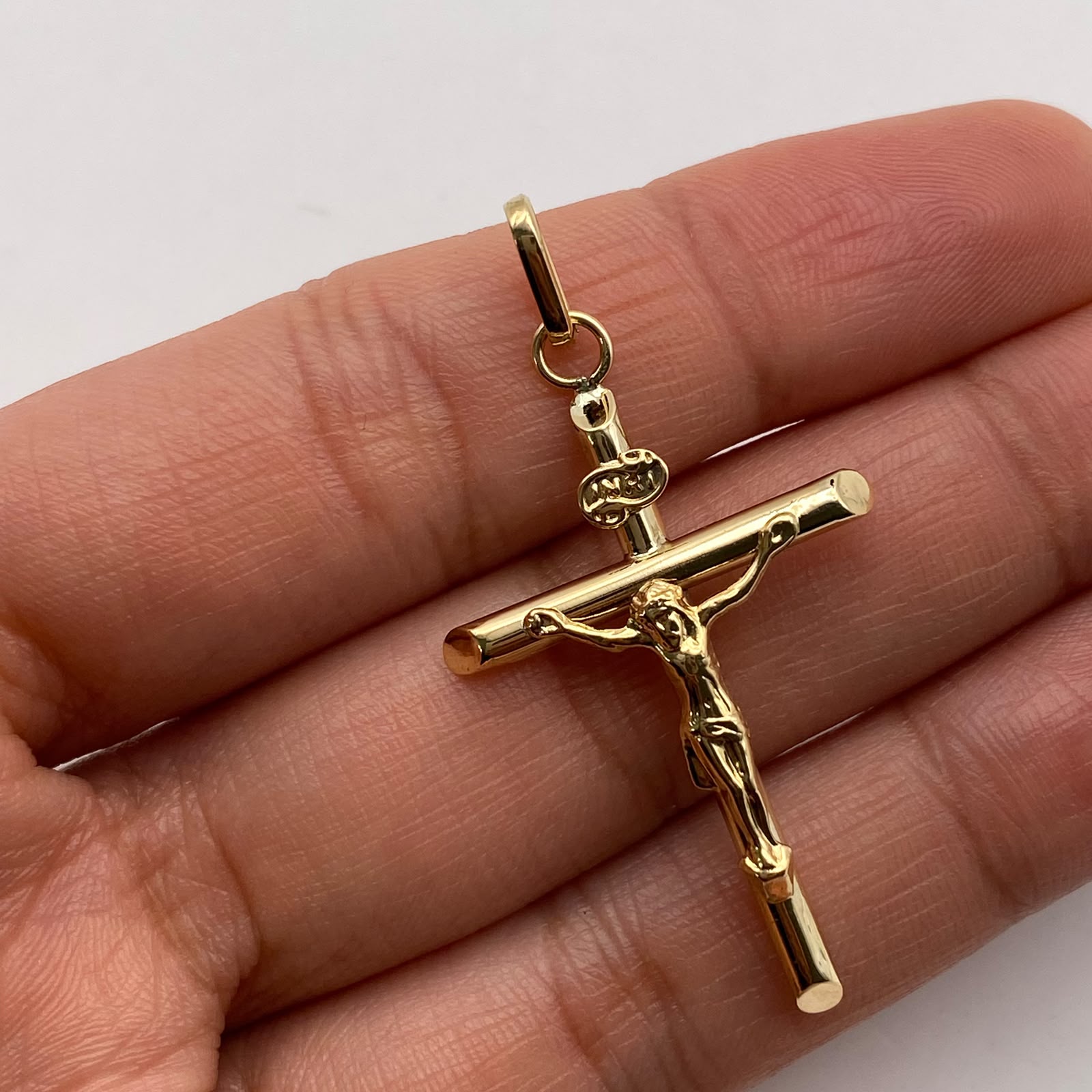Dije cruz cristo tubular  Oro amarillo 1,25 Gr / 4 Cm
