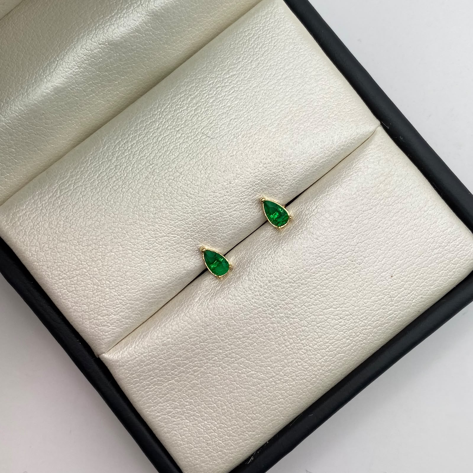 Topos gota circón verde Oro amarillo 18k 0,65 Gr / 3,43 mm