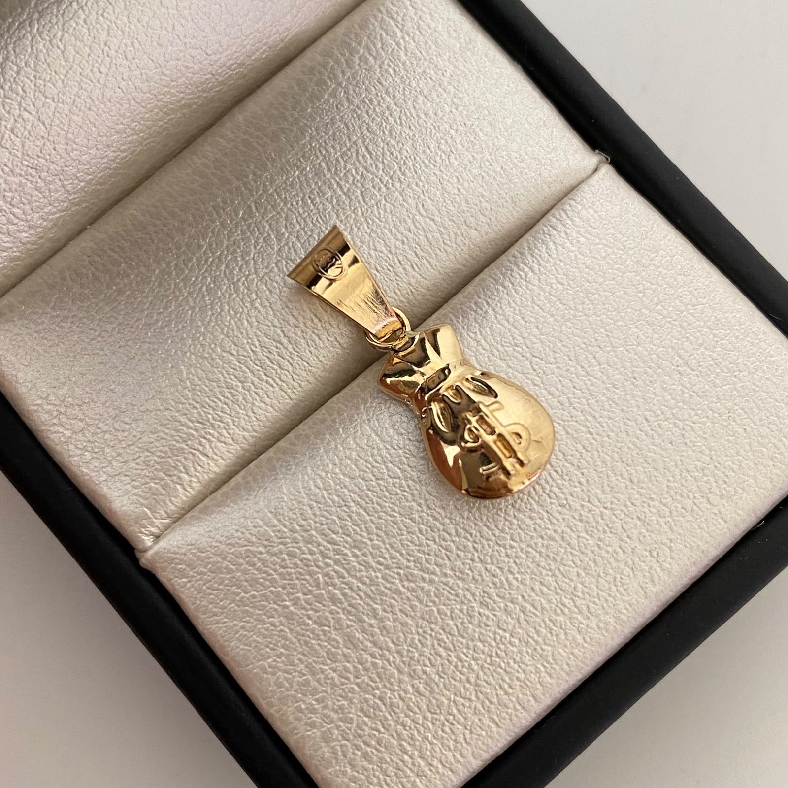 Dije Bolsa de Valores Oro amarillo 18k 0,75 Gr / 8,2 mm / 2,2 Cm