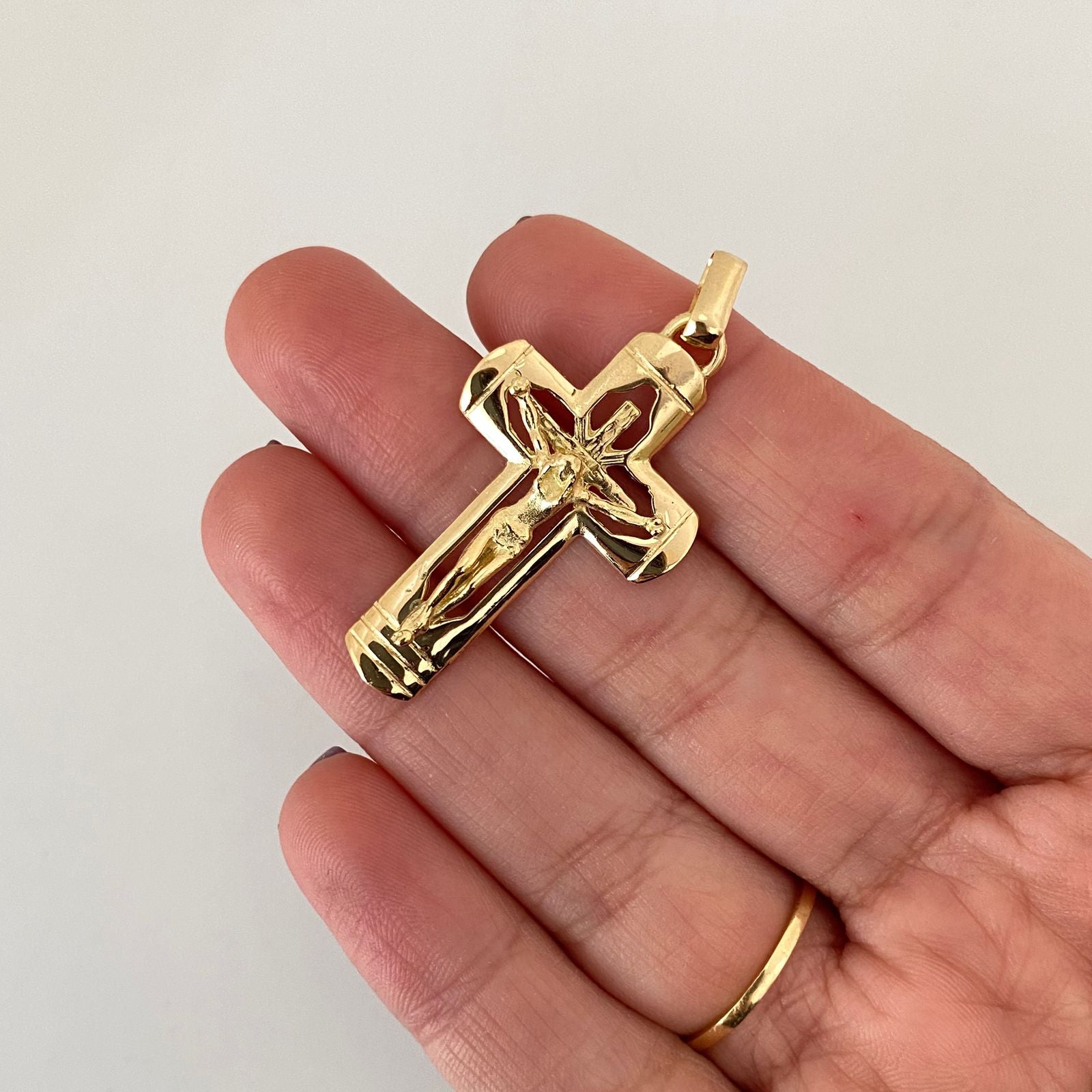 Dije cruz con cristo  Oro amarillo 18k 4,6 Gr / 4,4 Cm