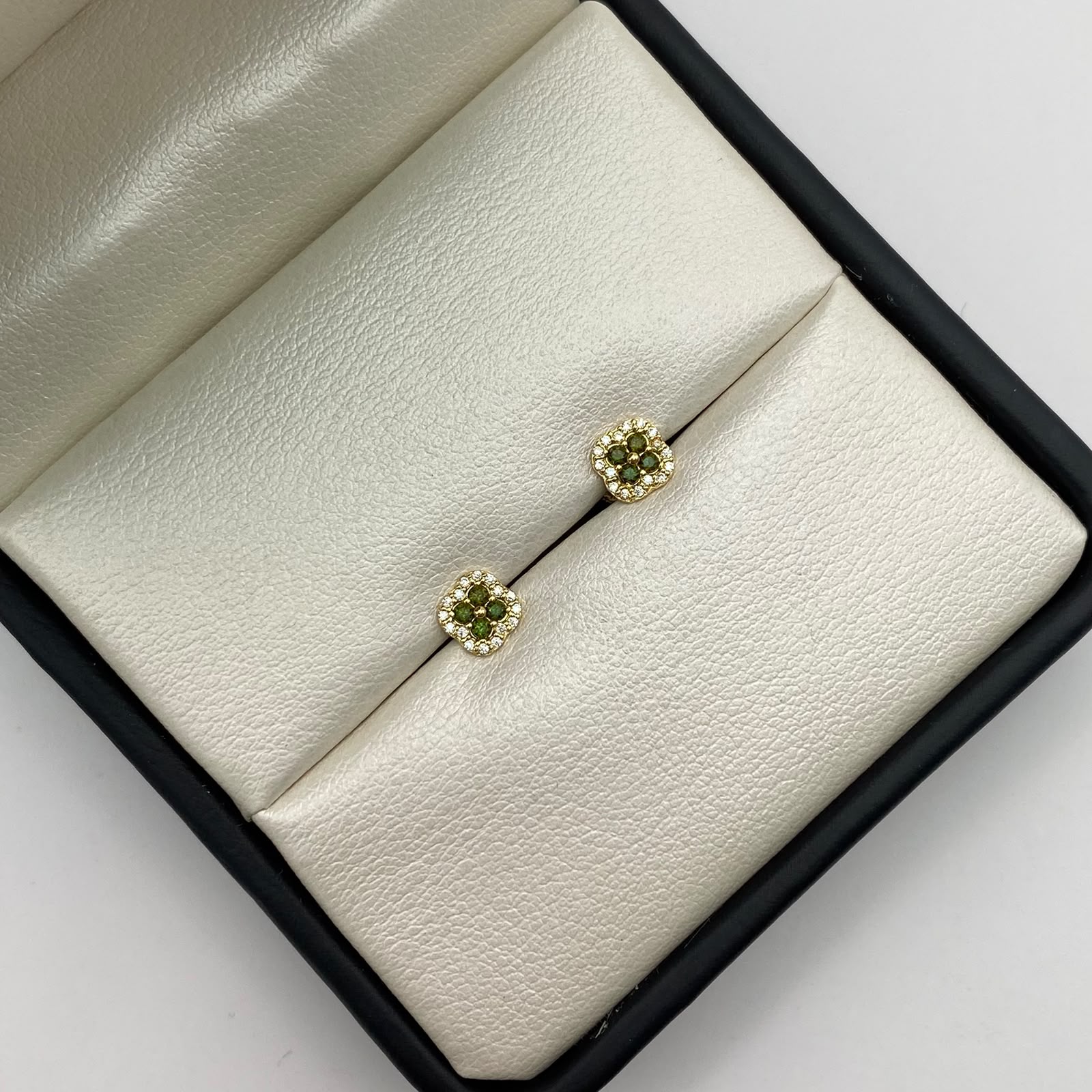Topos flor circones verde militar y blancos Oro amarillo 18k 0,9 Gr / 6,43 mm