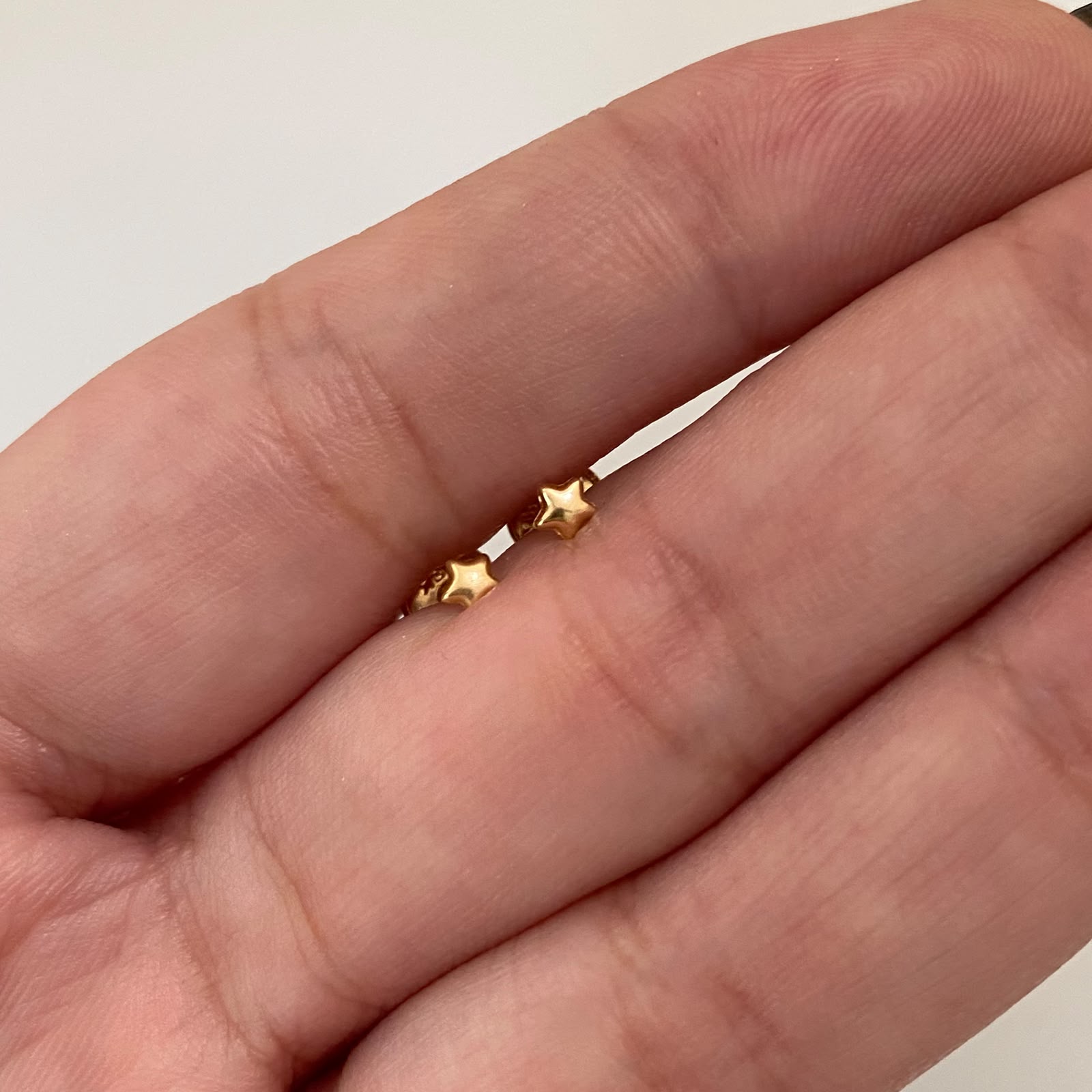 Topos mini estrella lisa Oro amarillo 18k 0,4 Gr / 2,5 mm