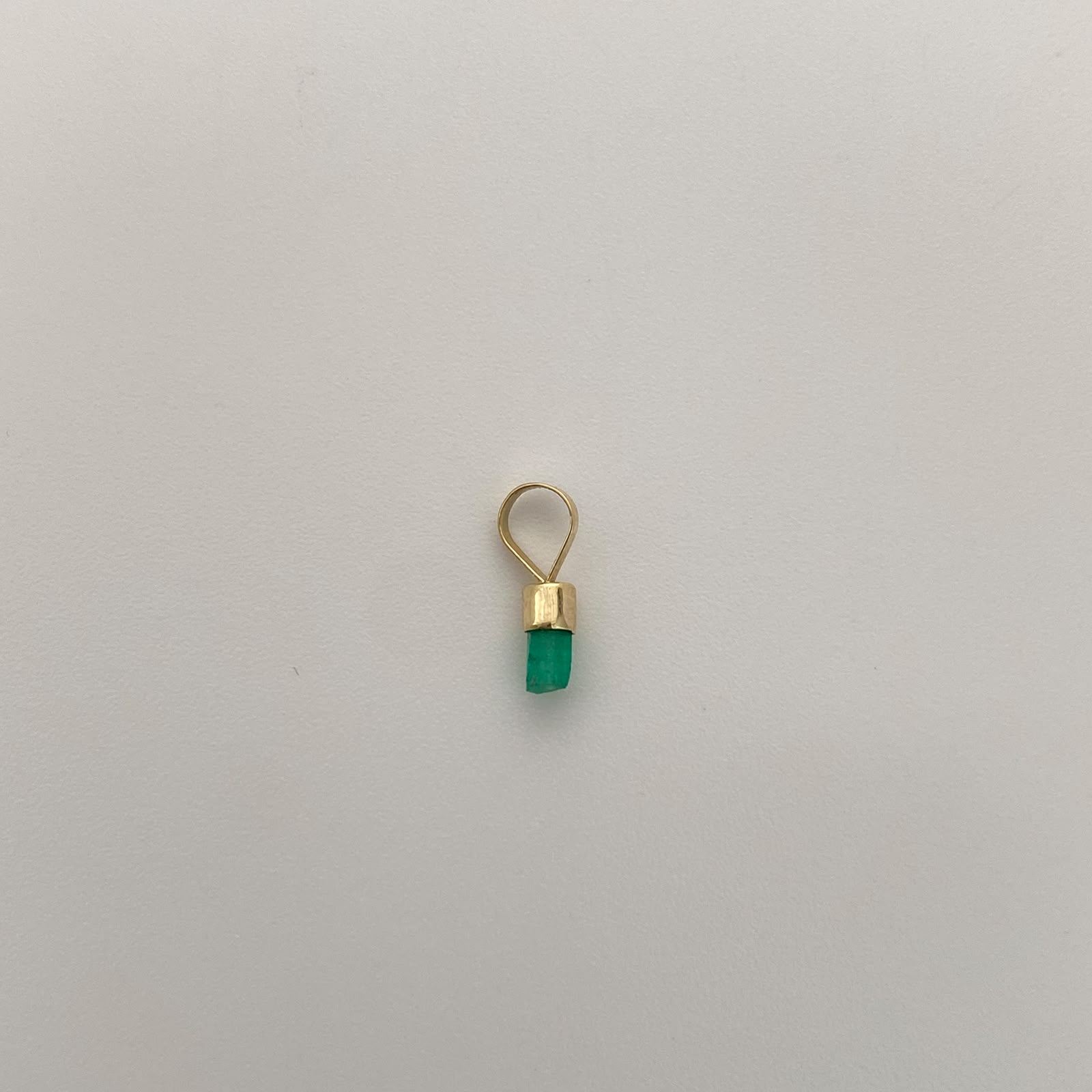 Dije Canutillo de Esmeralda Oro amarillo 18k 0,15 Gr / 2,3 mm / 1 Cm