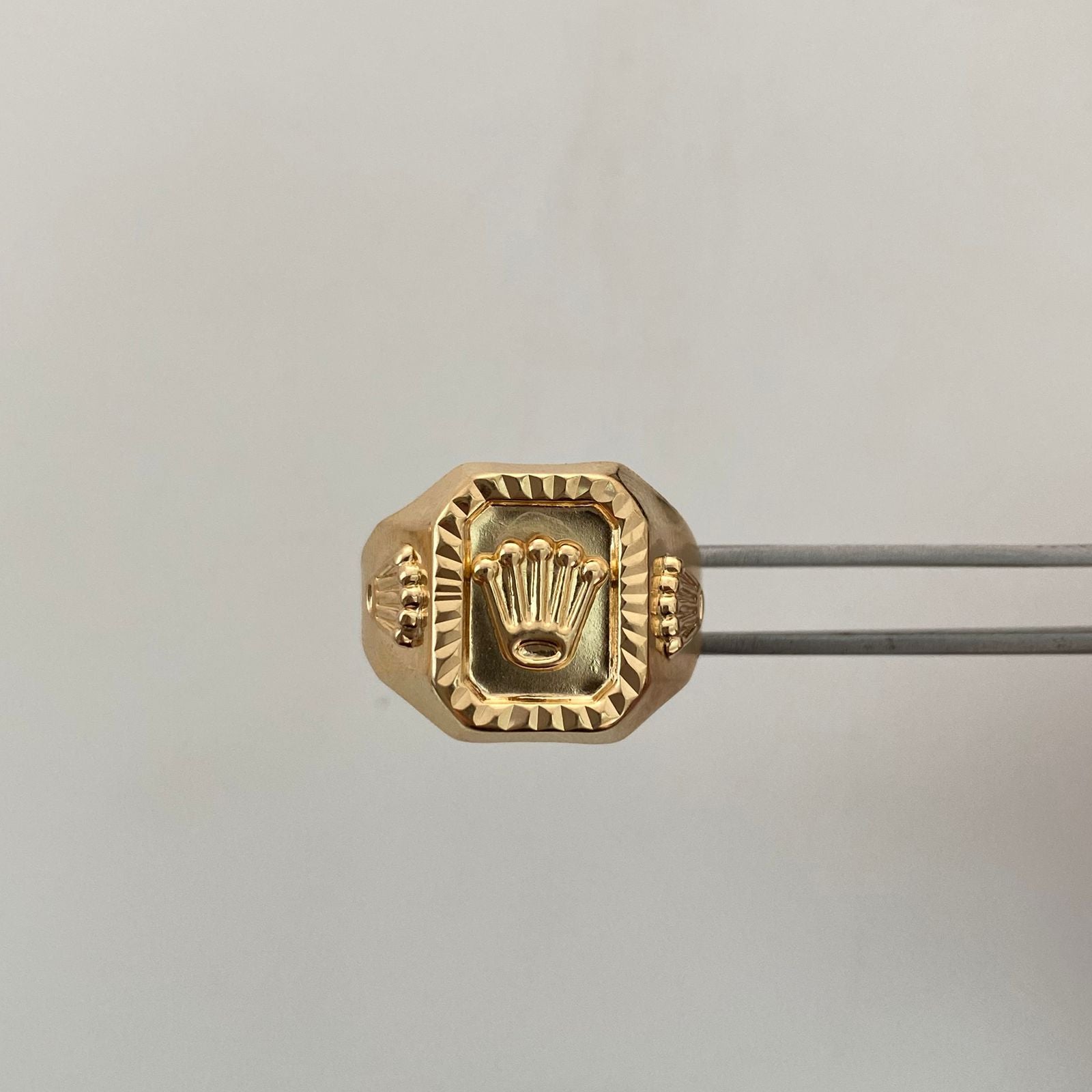 Anillo Troquel tres coronas Rx Oro amarillo 18k / Talla 11 / 3,45 Gr / 4,3 mm