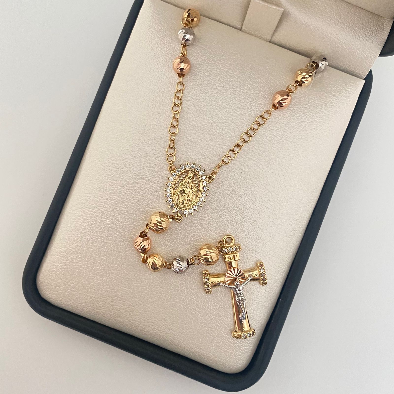 Rosario virgen maria auxiliadora casting balines diamantados Tres oros 18k 17,25 Gr / 5,0 mm / 68 Cm