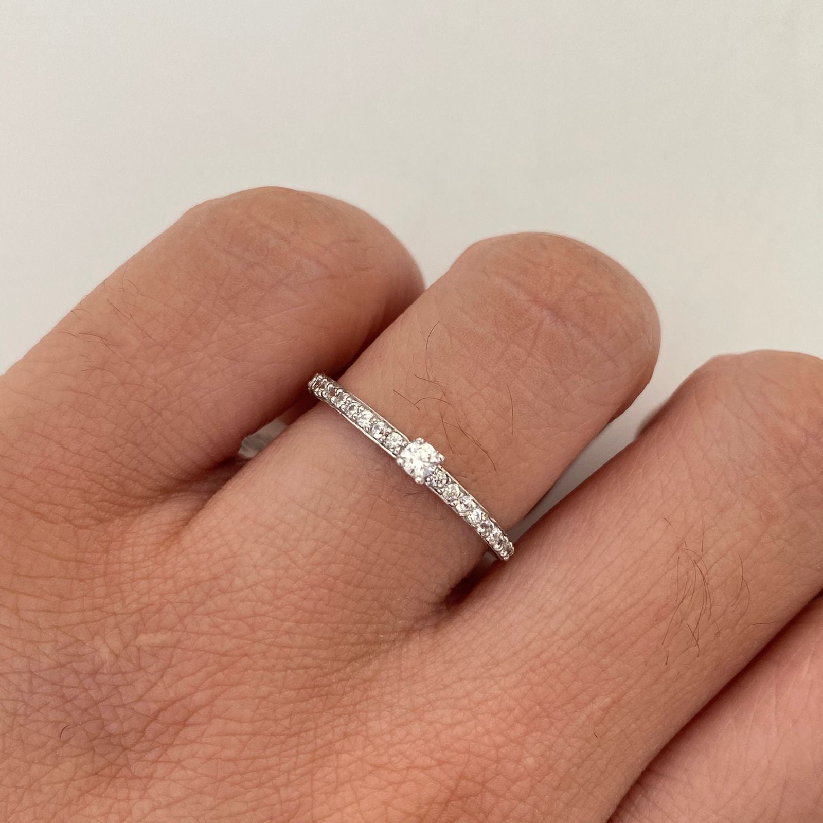 Anillo Solitario Oro blanco 18k / Talla 7 / 1,55 Gr / 1,7 mm