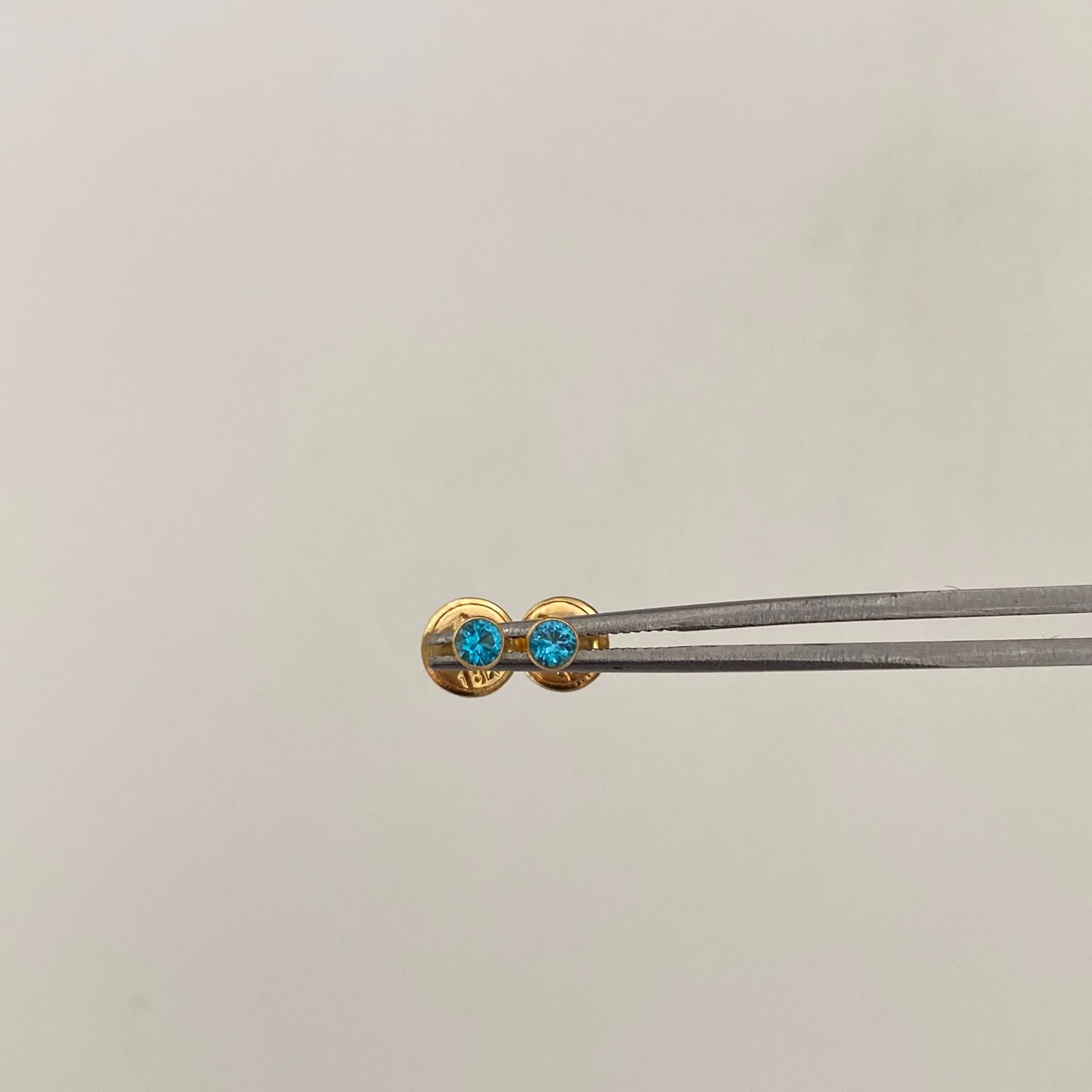 Topos Circon Azul Turquesa Oro amarillo 18k 0,4 Gr / 2,7 mm