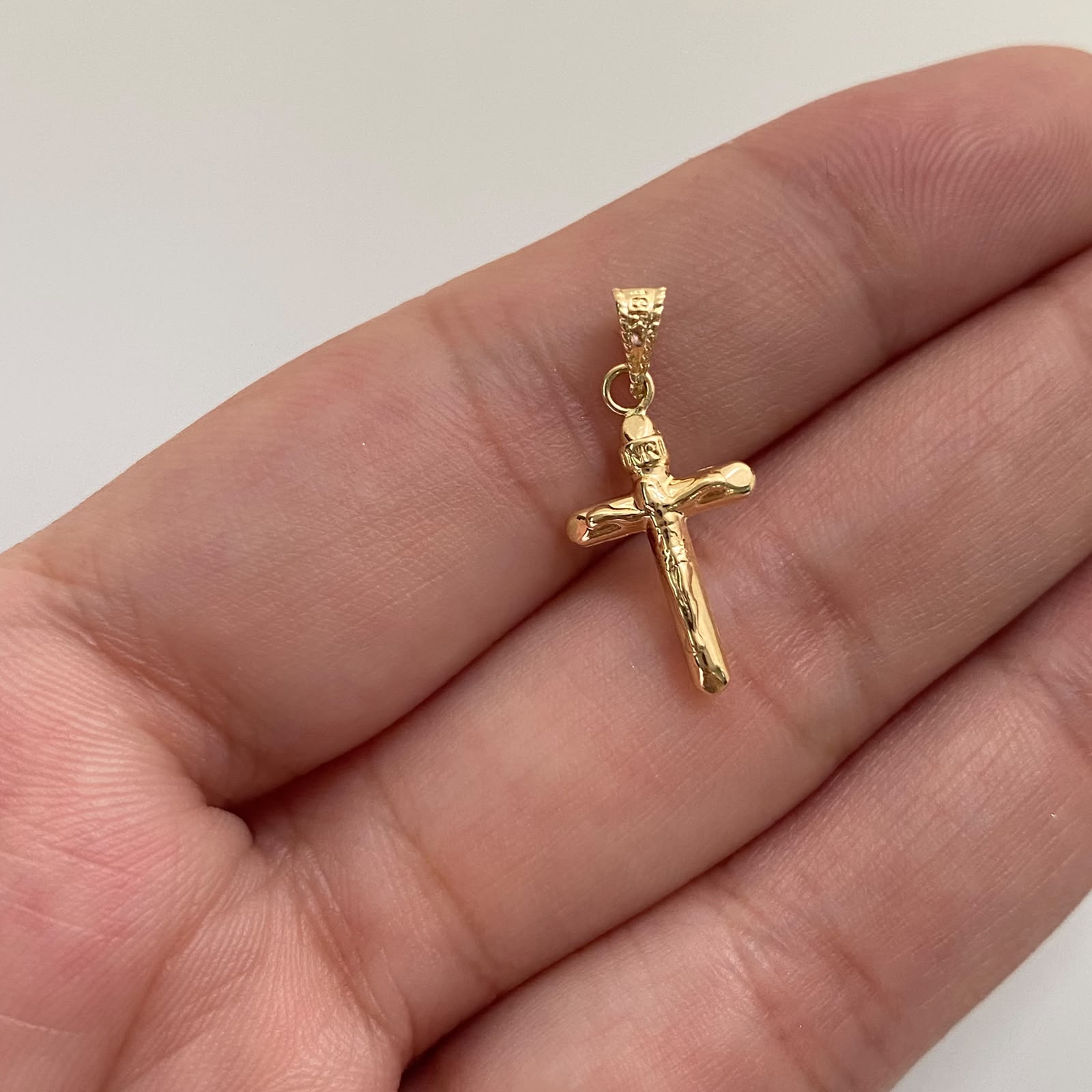 Dije Cruz Tubular Oro amarillo 18k 0,4 Gr / 10 mm / 2,2 Cm