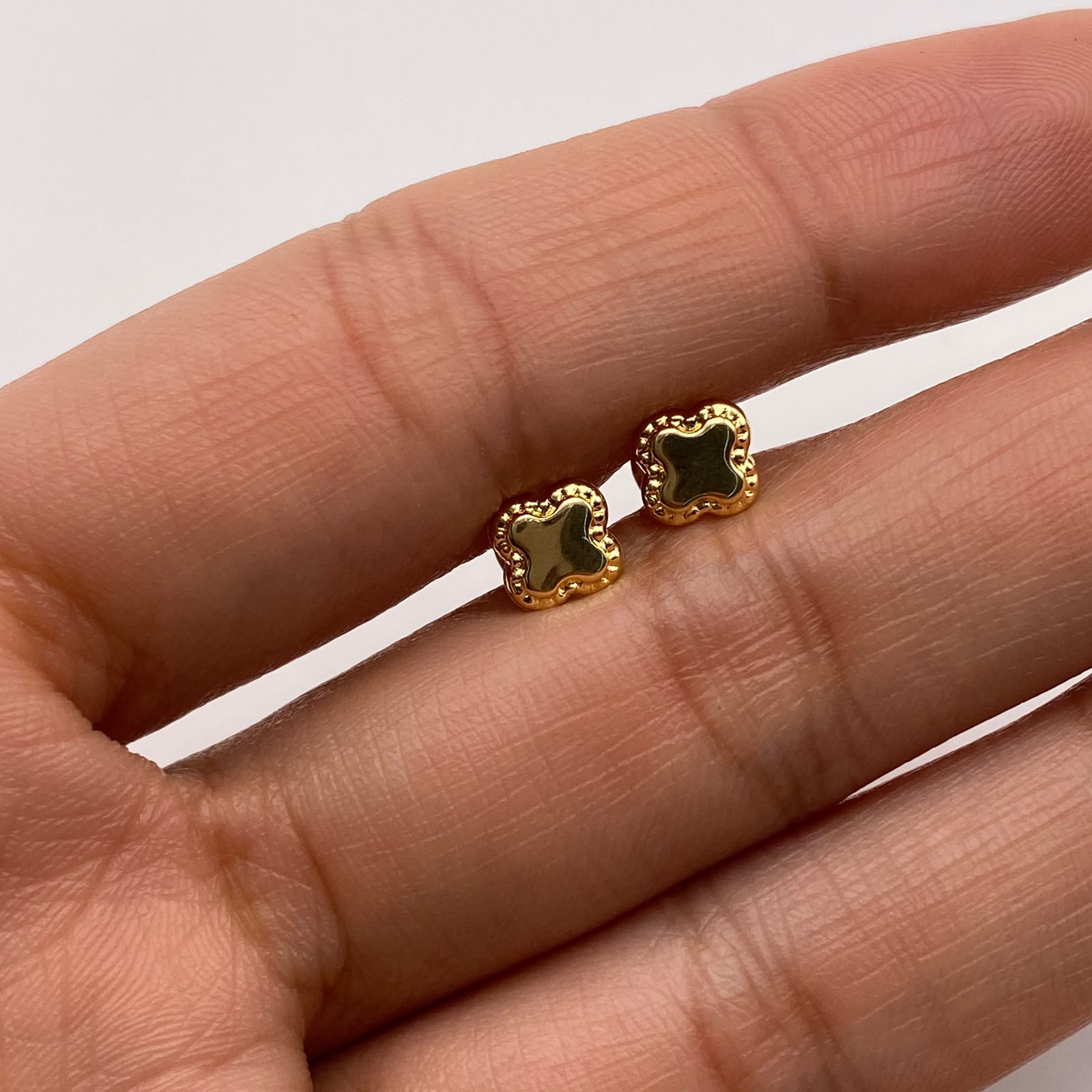 Topos Trebol borde diamantado Oro amarillo 18k 0,45 Gr / 5,9 mm