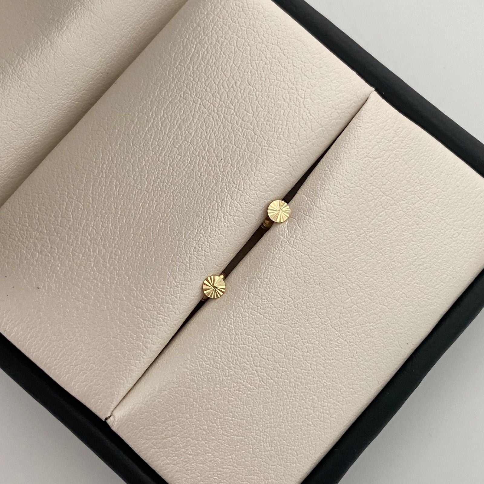 Topos Mini Redondos planos diamantados Oro amarillo 18k 0,4 Gr / 3,2 mm