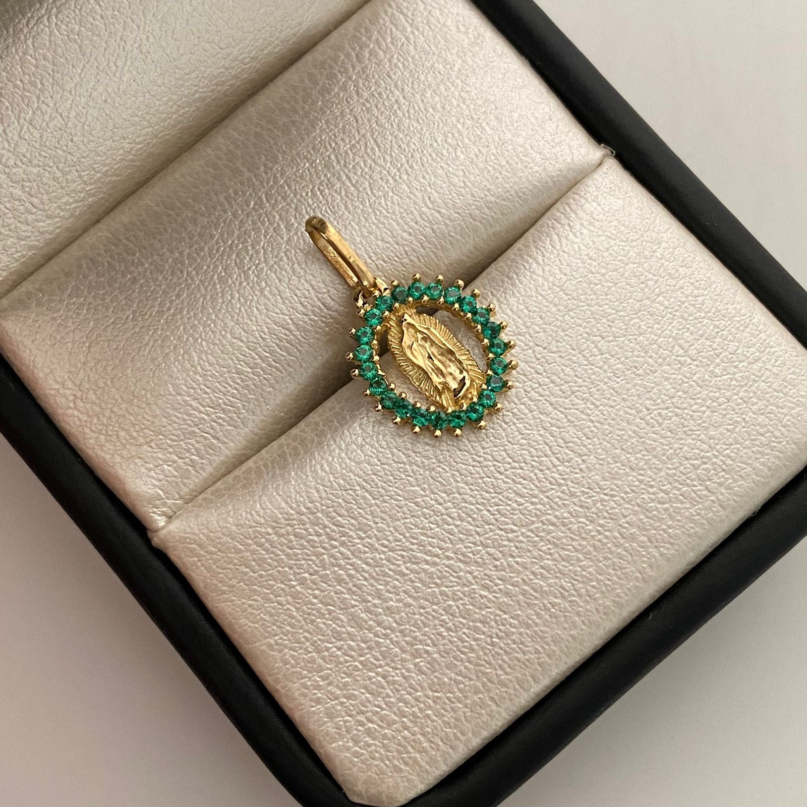 Dije Virgen de Guadalupe Casting Verde Oro amarillo 18k 1,25 Gr / 10,8 mm / 1,8 Cm