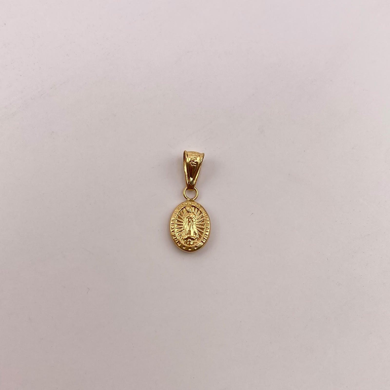 Dije virgen guadalupe Oro amarillo 18k 0,5 Gr / 8,12 mm / 2 Cm
