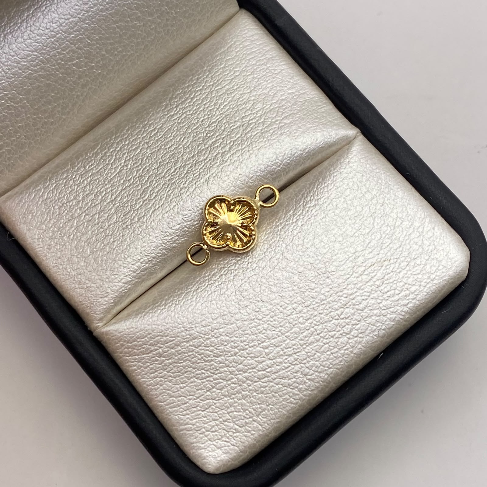 Herraje trebol diamantado Oro amarillo 18k 0,41 Gr / 1,3 Cm