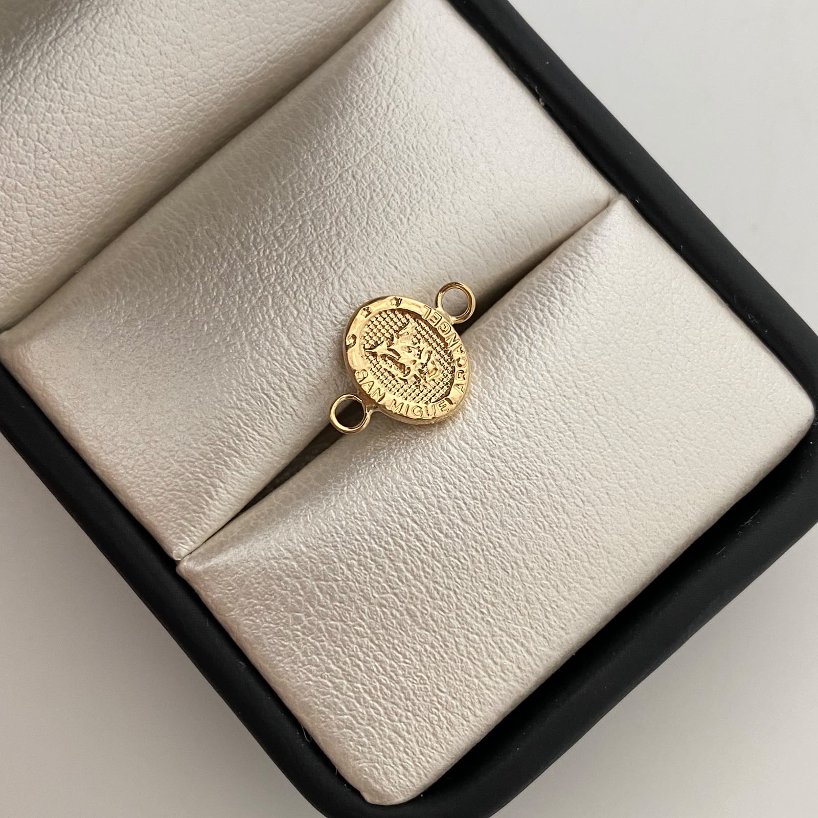 Herraje San Miguel Arcangel Oro amarillo 18k 0,45 Gr / 1,5 Cm