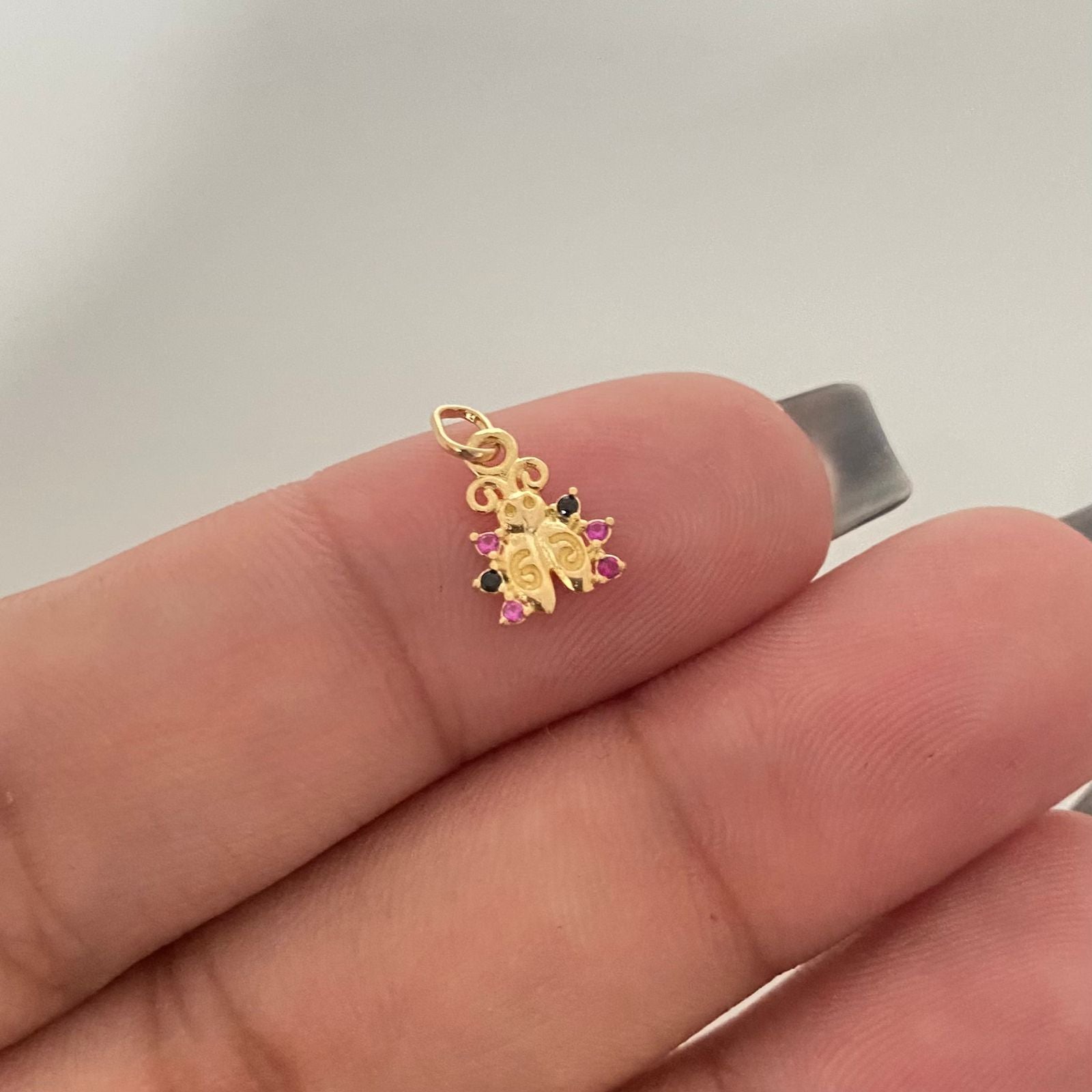 Dije mariquita borde circones fucsia y negro Oro amarillo 18k 0,40 Gr / 1,2 Cm