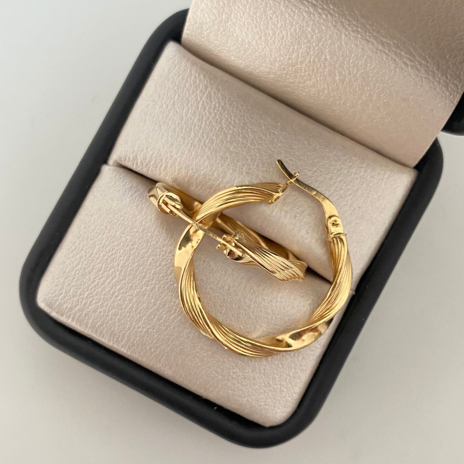 Candonga entorchada rayada lisa Oro amarillo 18k 2,75 Gr / 2,6 Cm