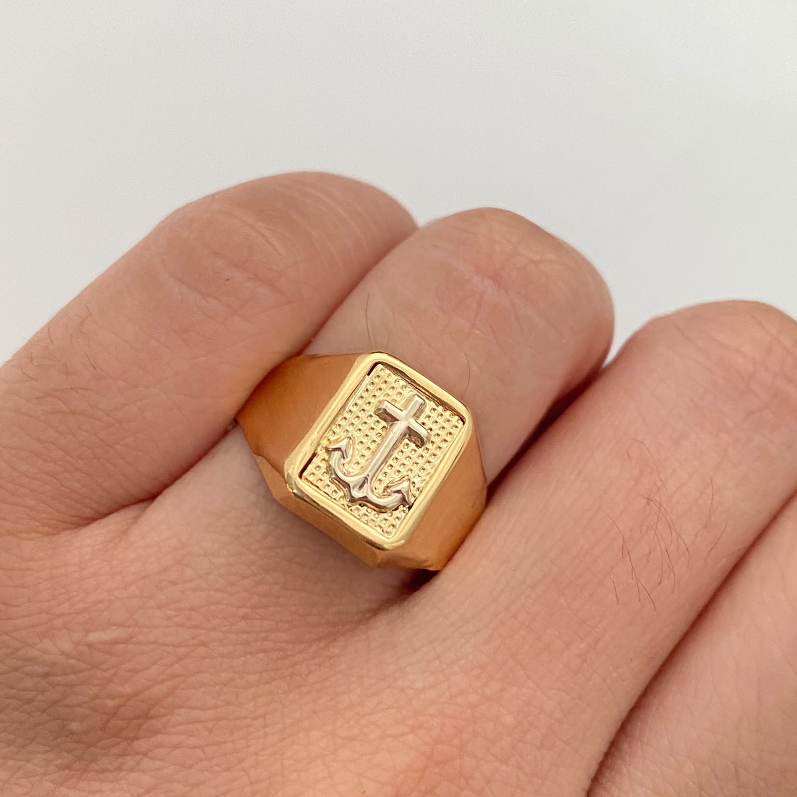 Anillo Rectangular Ancla Oro amarillo y Oro blanco 18k / Talla 10 1/2 / 3,55 Gr / 4,2 mm