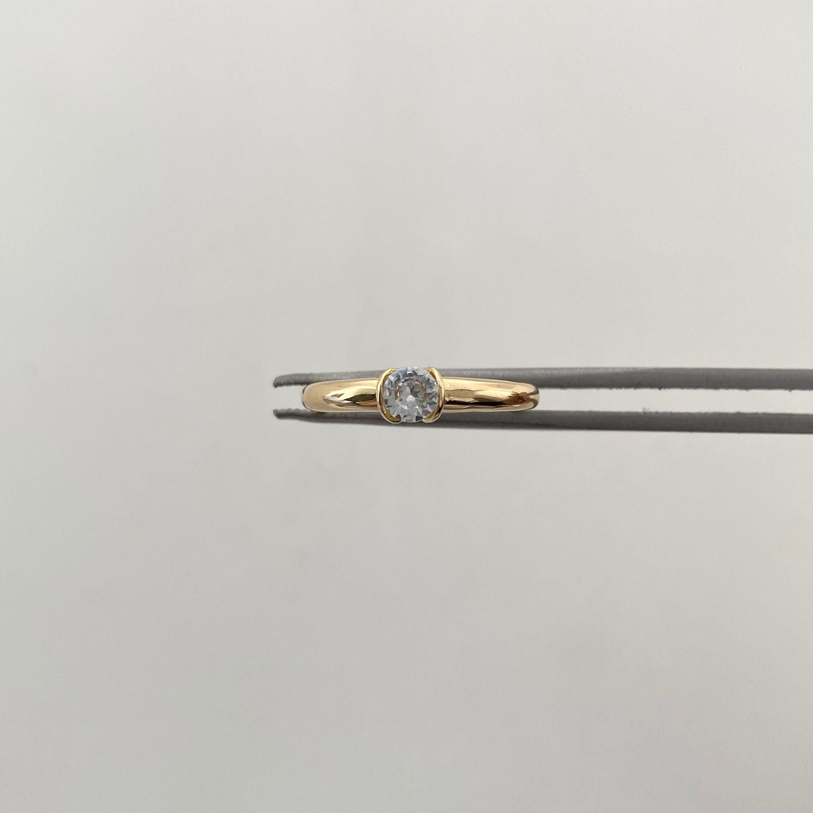 Anillo Solitario Oro amarillo 18k / Talla 6 / 1,5 Gr / 2,5 mm