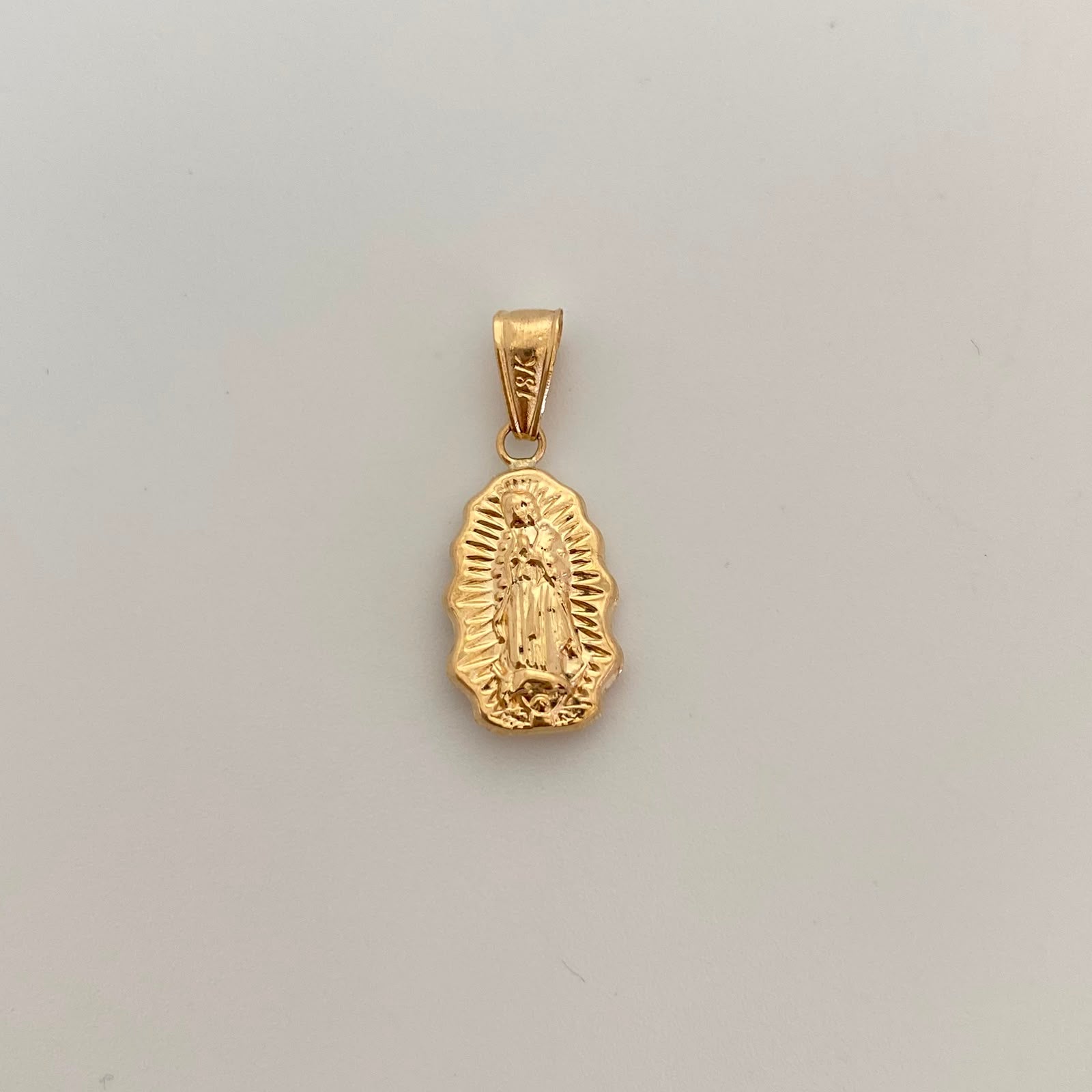 Dije Virgen Guadalupe Silueta Oro amarillo 18k 0,95 Gr / 10,5 mm / 2,5 Cm