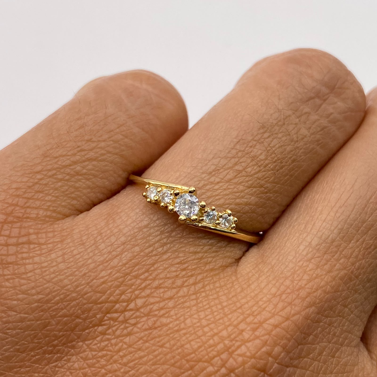 Anillo Solitario Oro amarillo 18k / Talla 7 / 1,65 Gr / 1,2 mm