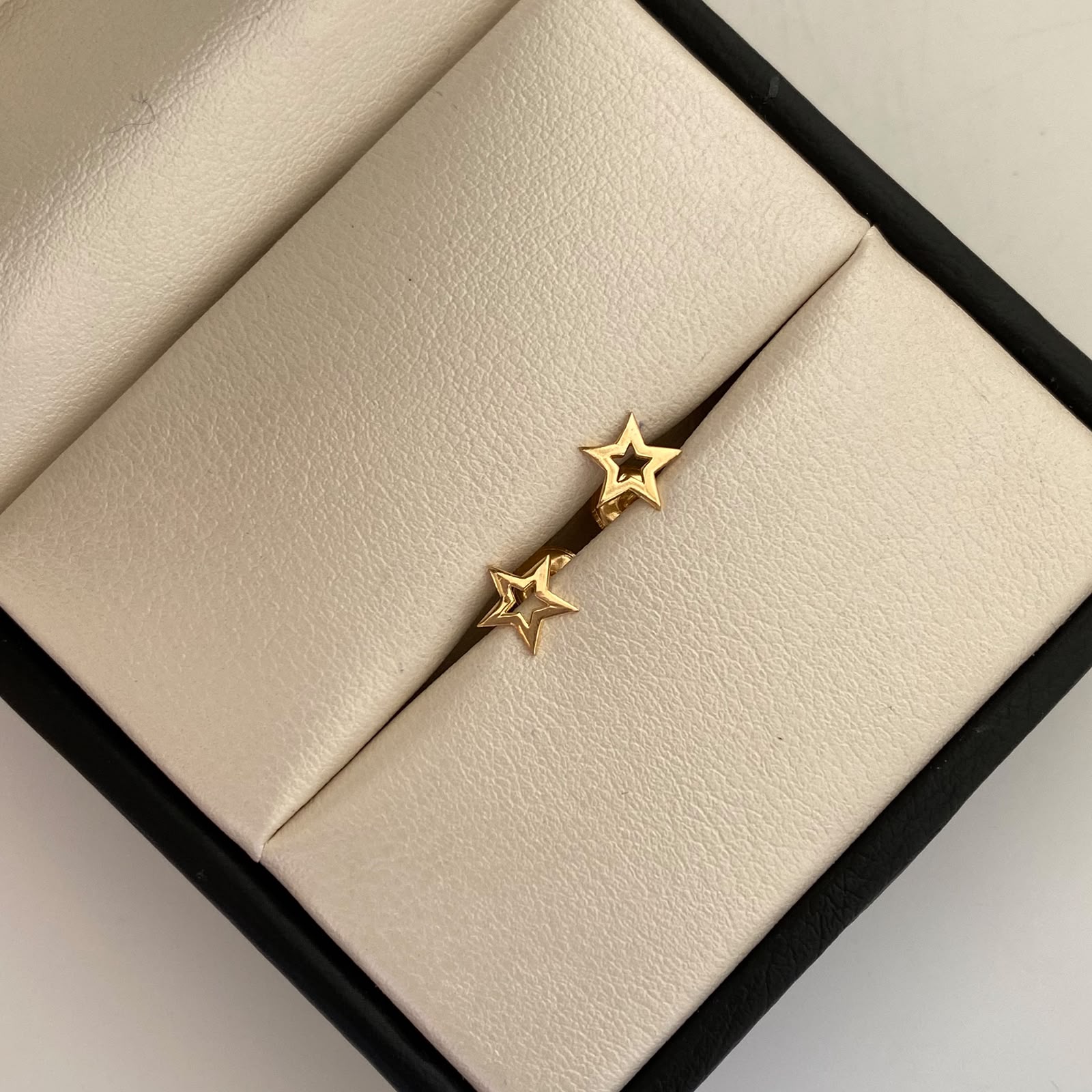 Topos Estrella Silueta Oro amarillo 18k 0,6 Gr / 7,2 mm