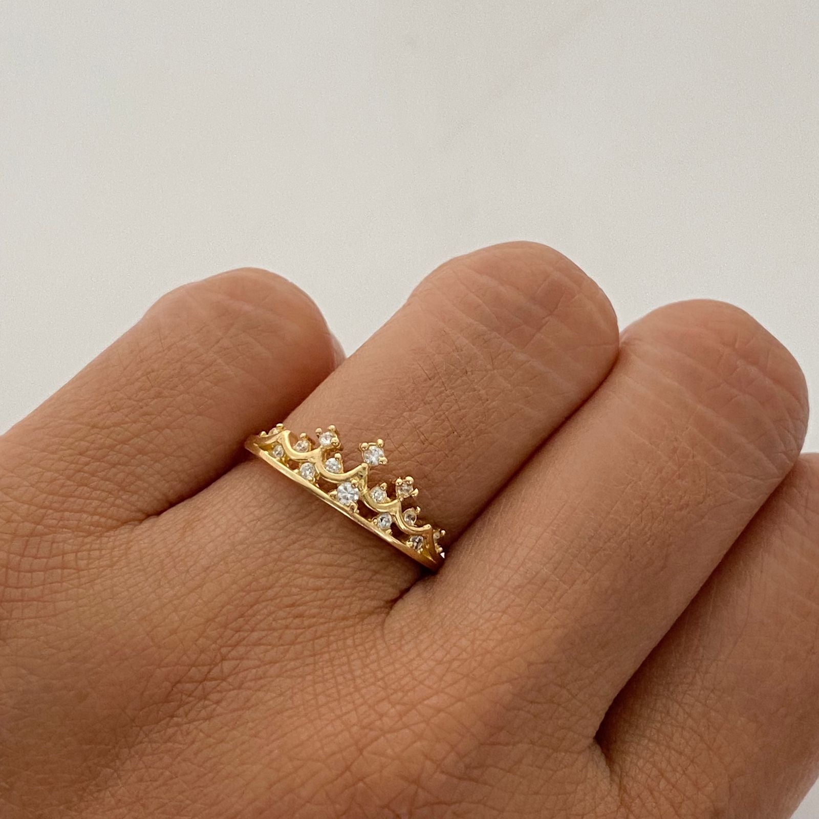 Anillo 15 Corona Circones Blancos Oro amarillo 18k / Talla 6 / 2,2 Gr