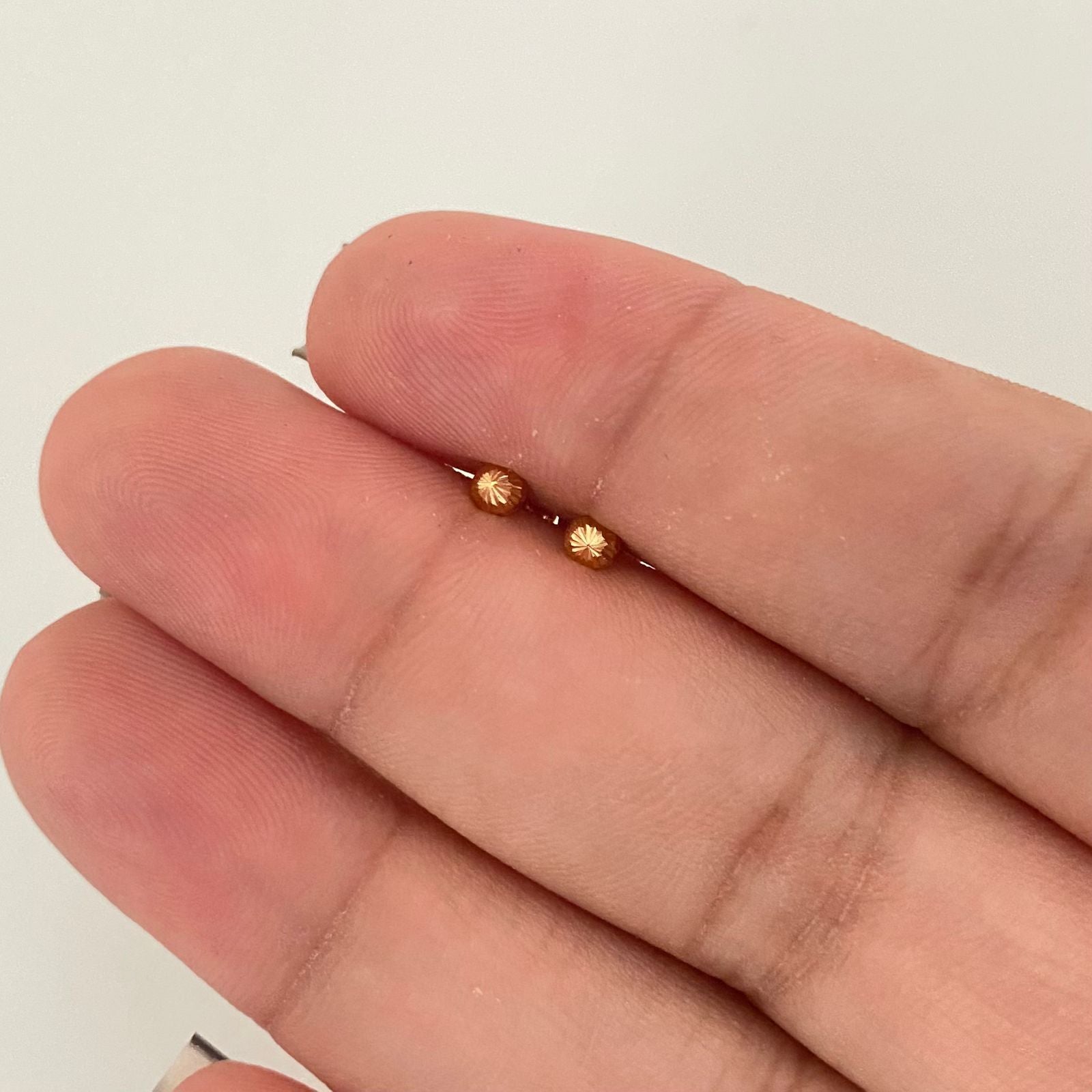 Topos media bola diamantada Oro amarillo 18k 0,40 Gr / 3,0 mm