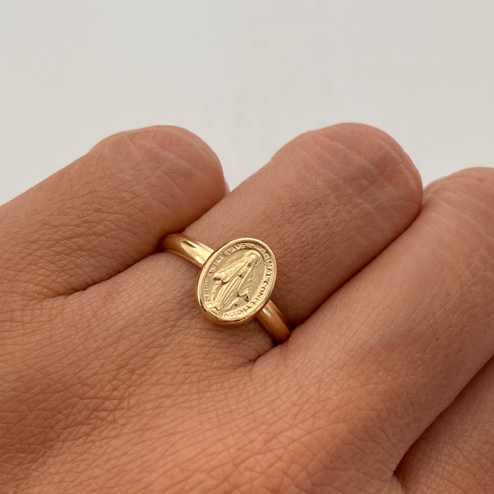Anillo Virgen milagrosa Oro amarillo 18k / Talla 5 / 1,2 Gr / 2,5 mm