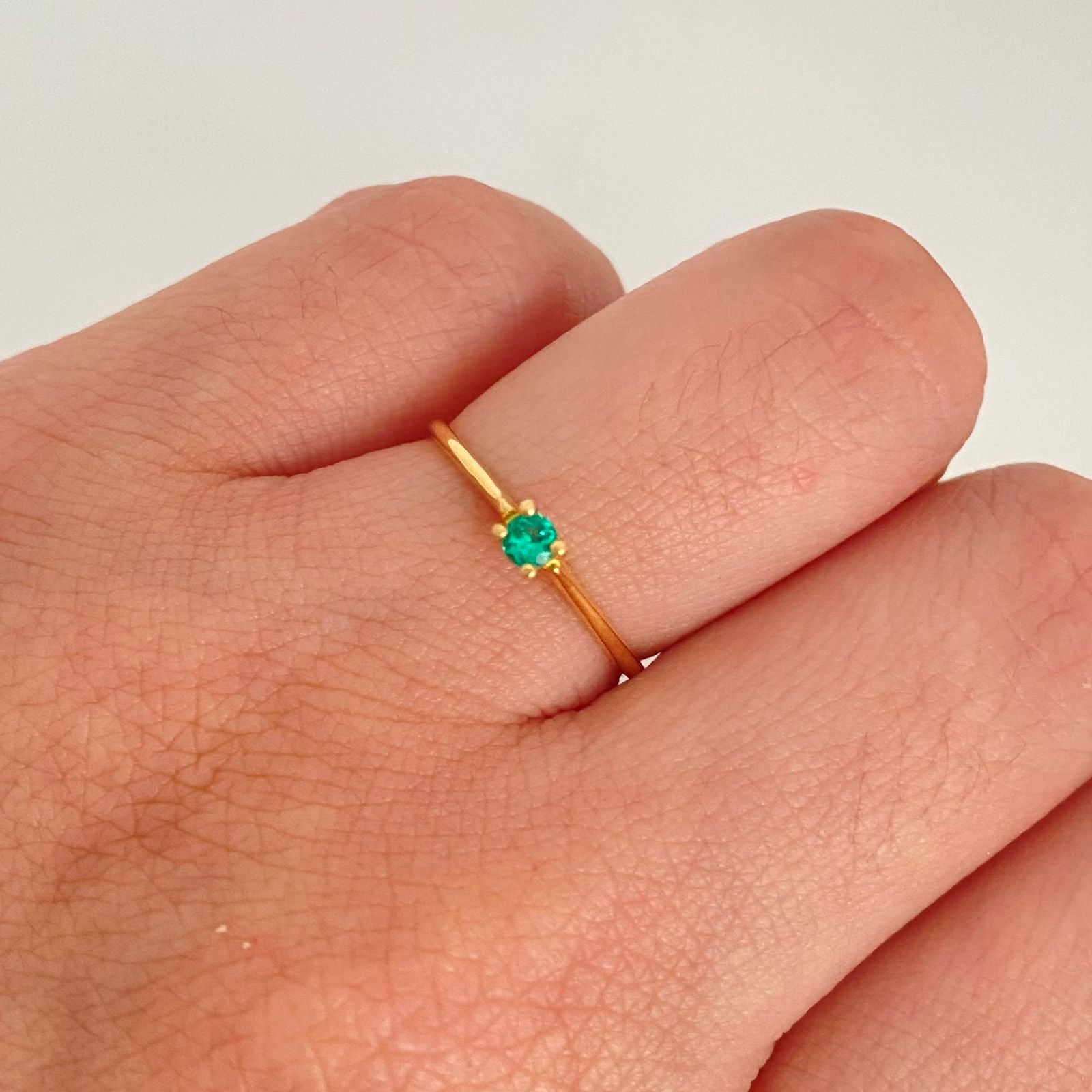 Anillo (joya) solitario esmeralda Oro amarillo 18k / Talla 6 1/4 / 0,9 Gr