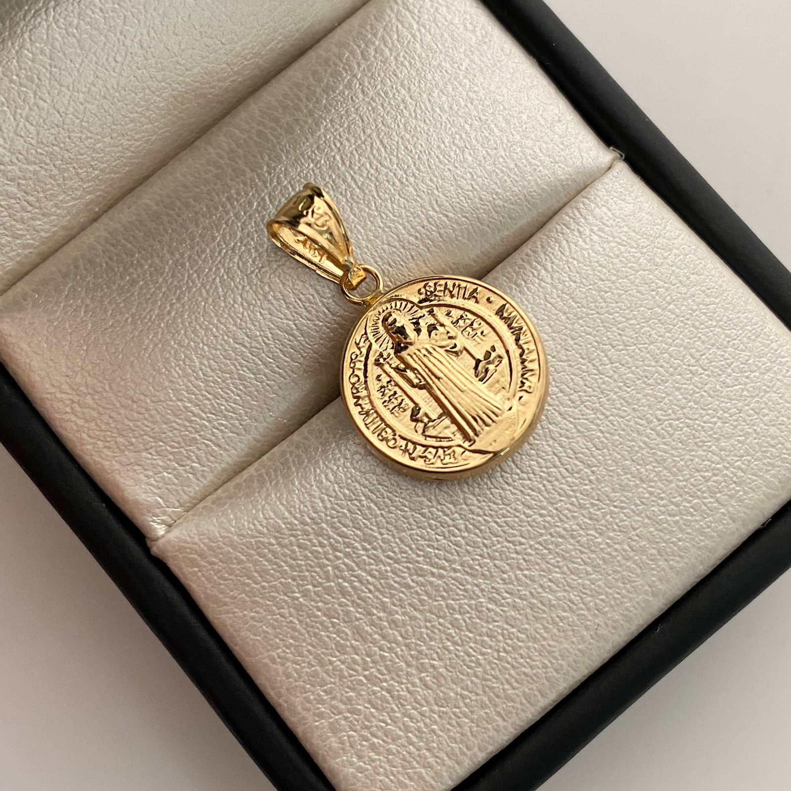 Dije San Benito Oro amarillo 18k 0,85 Gr / 14 mm / 2,3 Cm