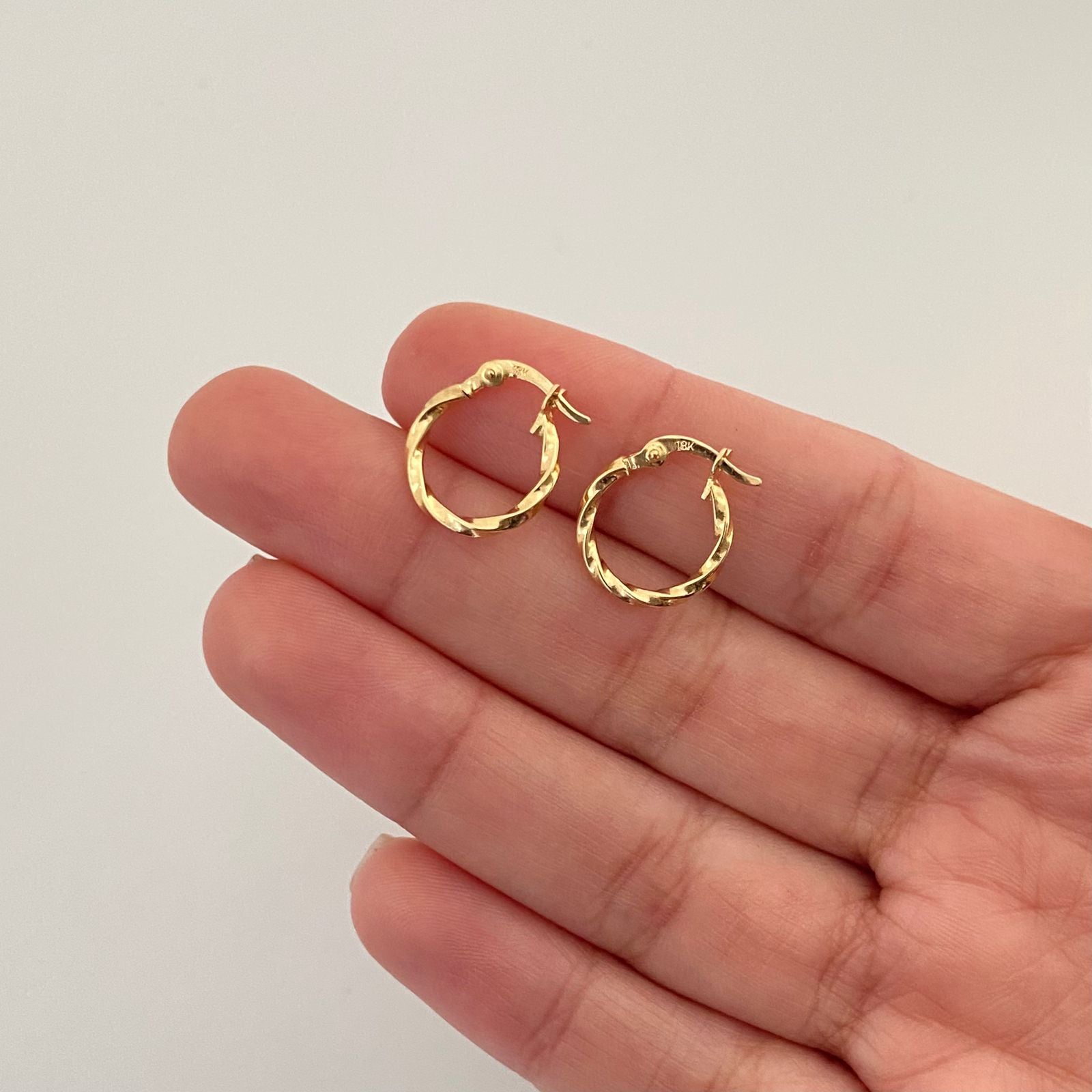 Candonga entorchada mini Oro amarillo 18k 0,85 Gr / 1,6 Cm