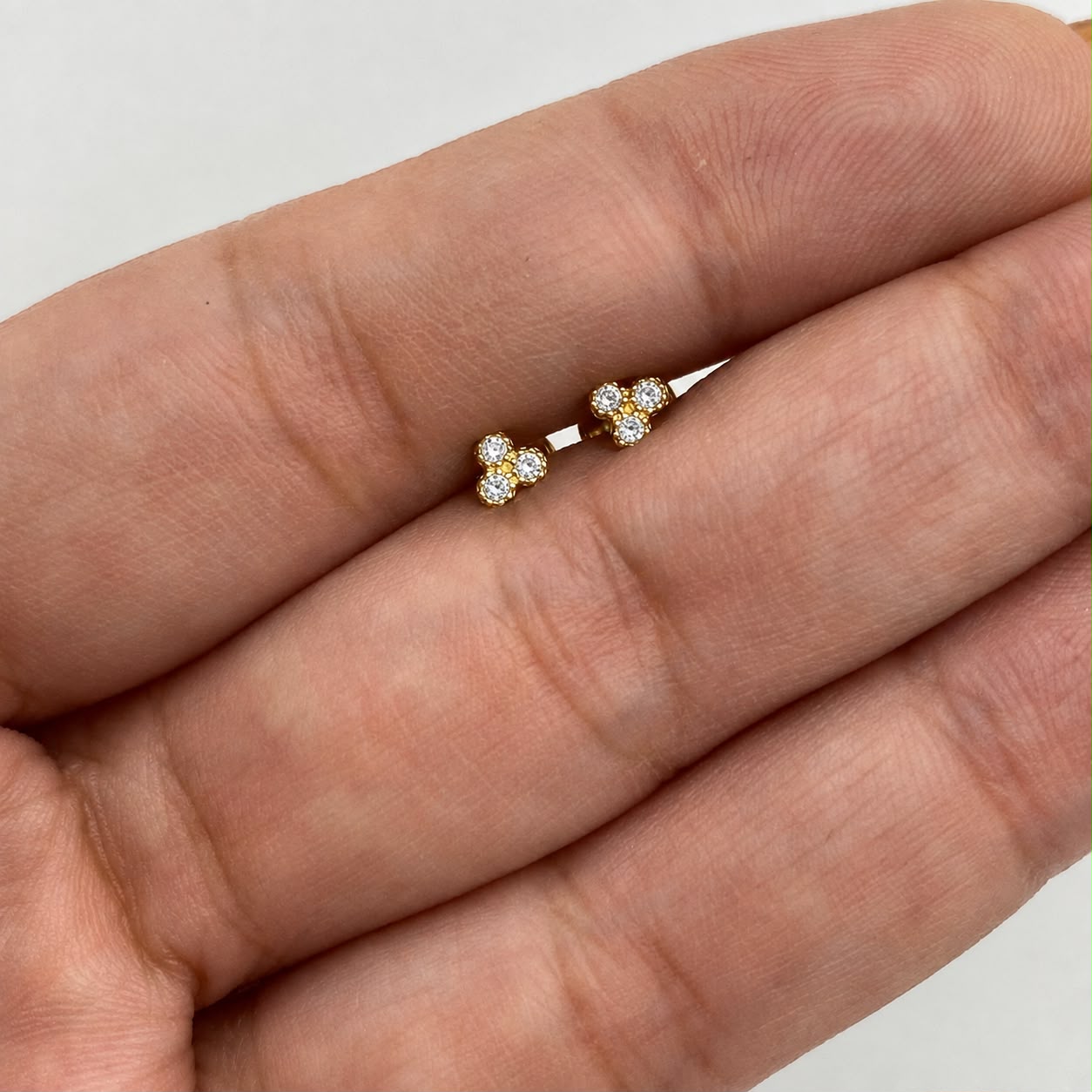 Topos Tres circones blancos Oro amarillo 18k 0,55 Gr / 4,0 mm