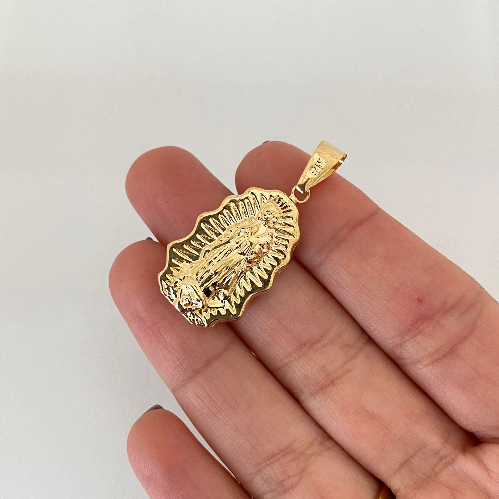 Dije silueta virgen de guadalupe  Oro amarillo 18k 2,25 Gr / 3,5 Cm