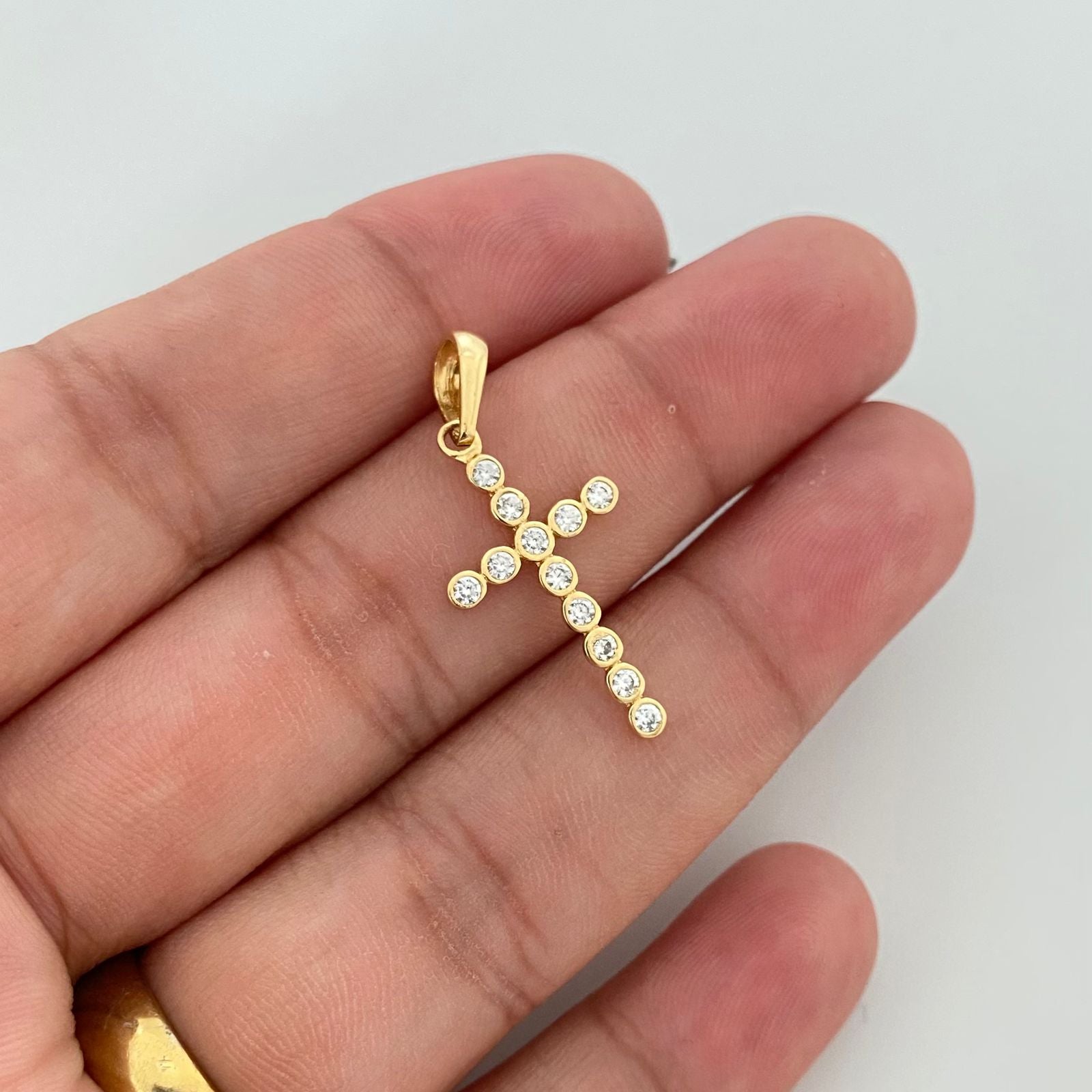 Dije cruz circulos circones Oro amarillo 18k 1,2 Gr / 3,0 Cm