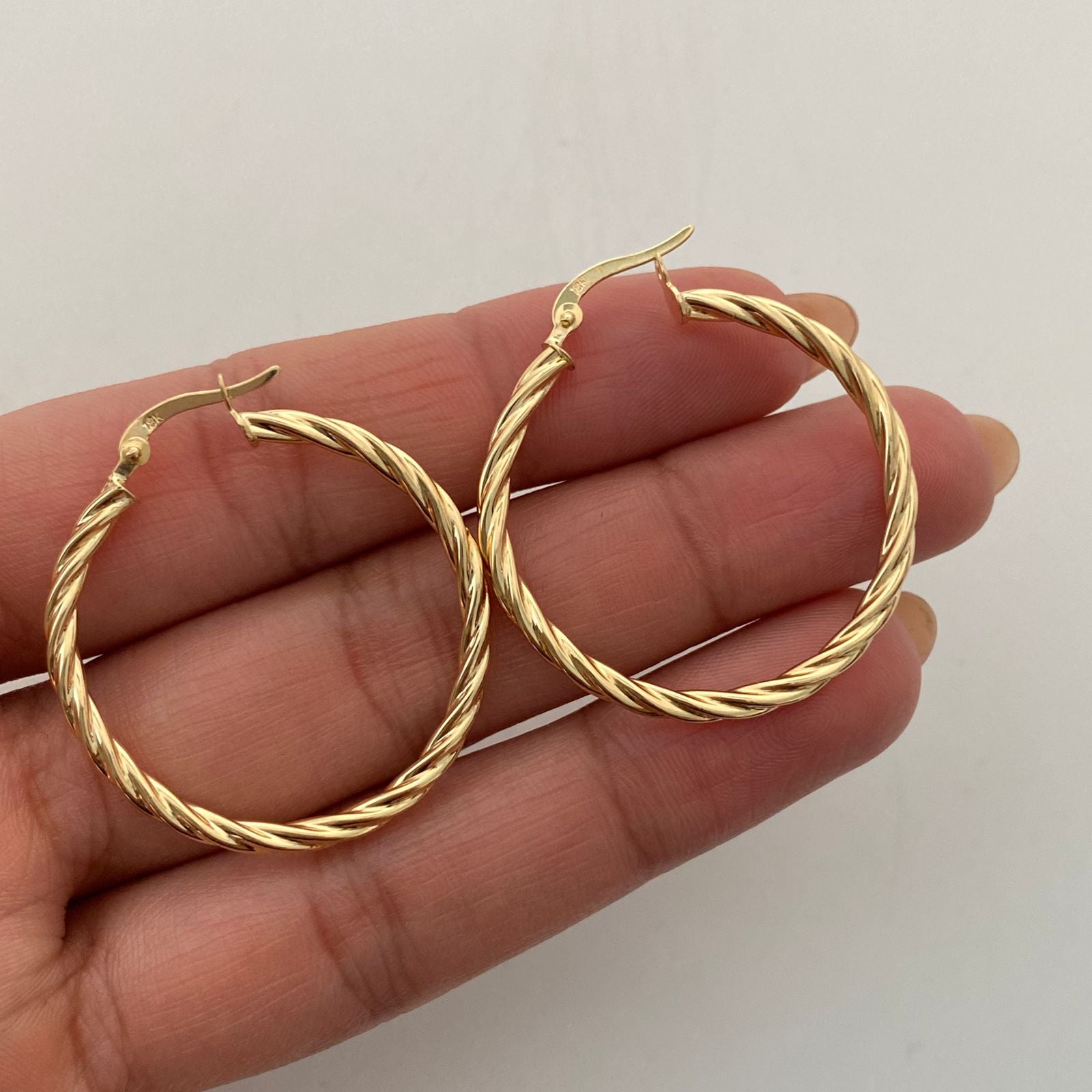 Candonga Entorchada Oro amarillo 18k 2,35 Gr / 3,4 Cm