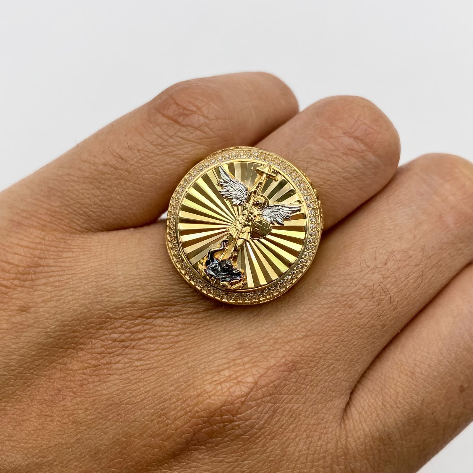 Anillo san miguel arcangel giratorio Oro amarillo y Oro blanco 18k / Talla 9 1/2 / 9,30 Gr / 5,64 mm