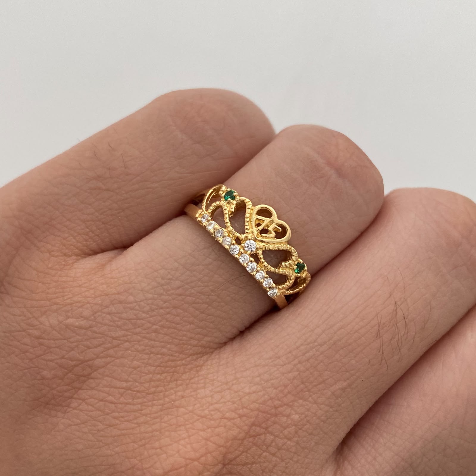 Anillo 15 Tiara circones verdes y blancos Oro amarillo 18k / Talla 6 1/2 / 2,1 Gr