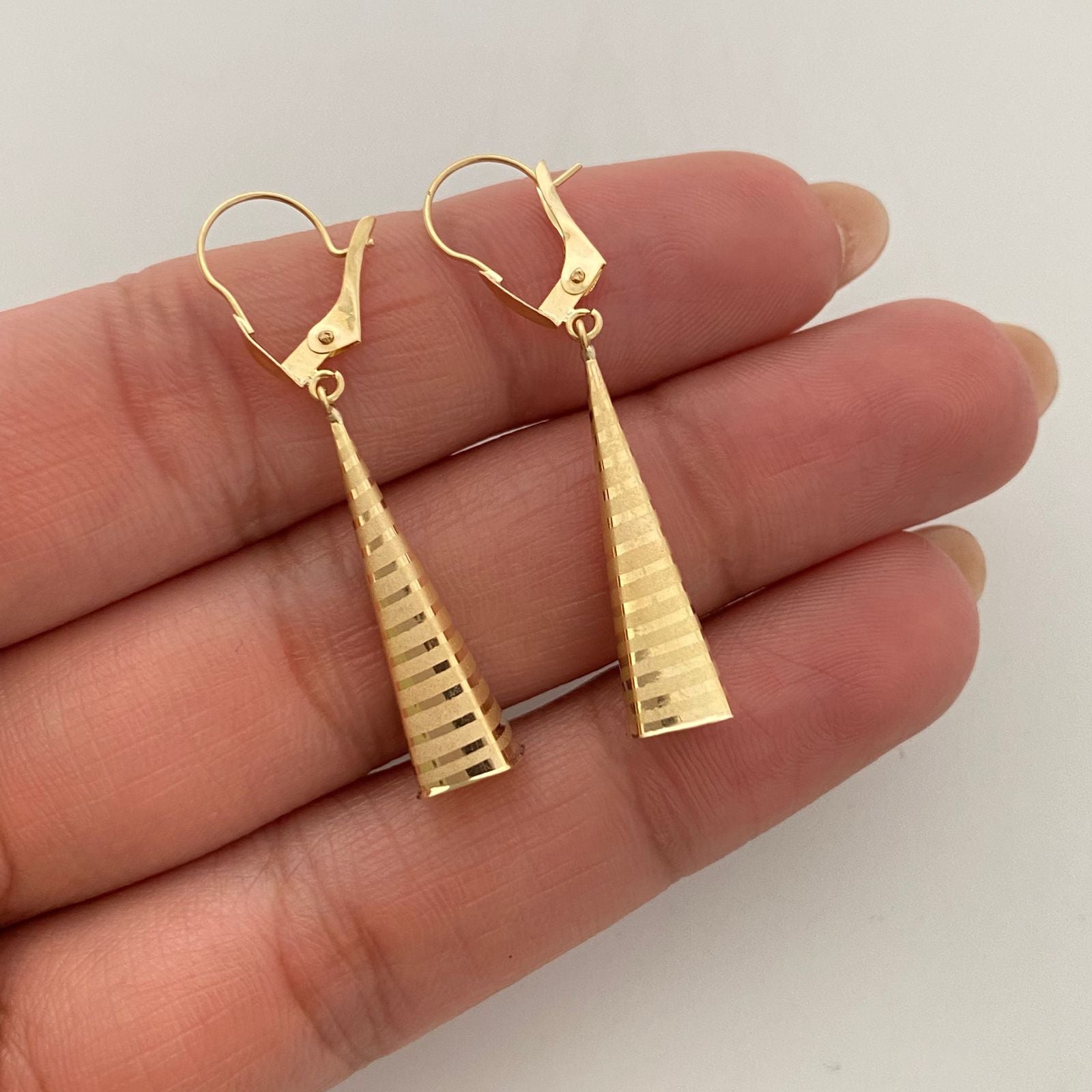 Candonga piramide  Oro amarillo 18k 1 Gr / 3,5 Cm