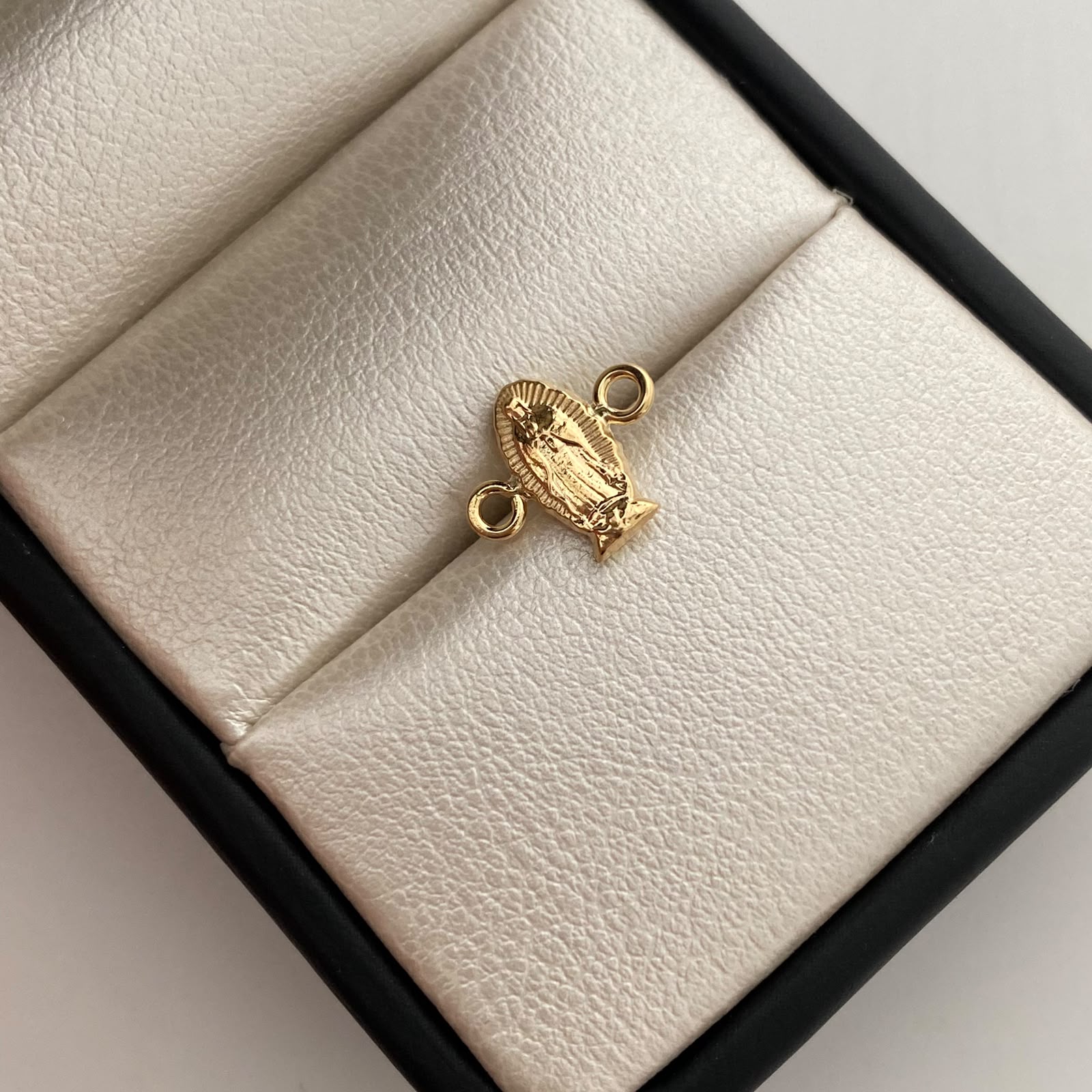 Herraje Virgen de Guadalupe Silueta Oro amarillo 18k 0,35 Gr / 1,2 Cm